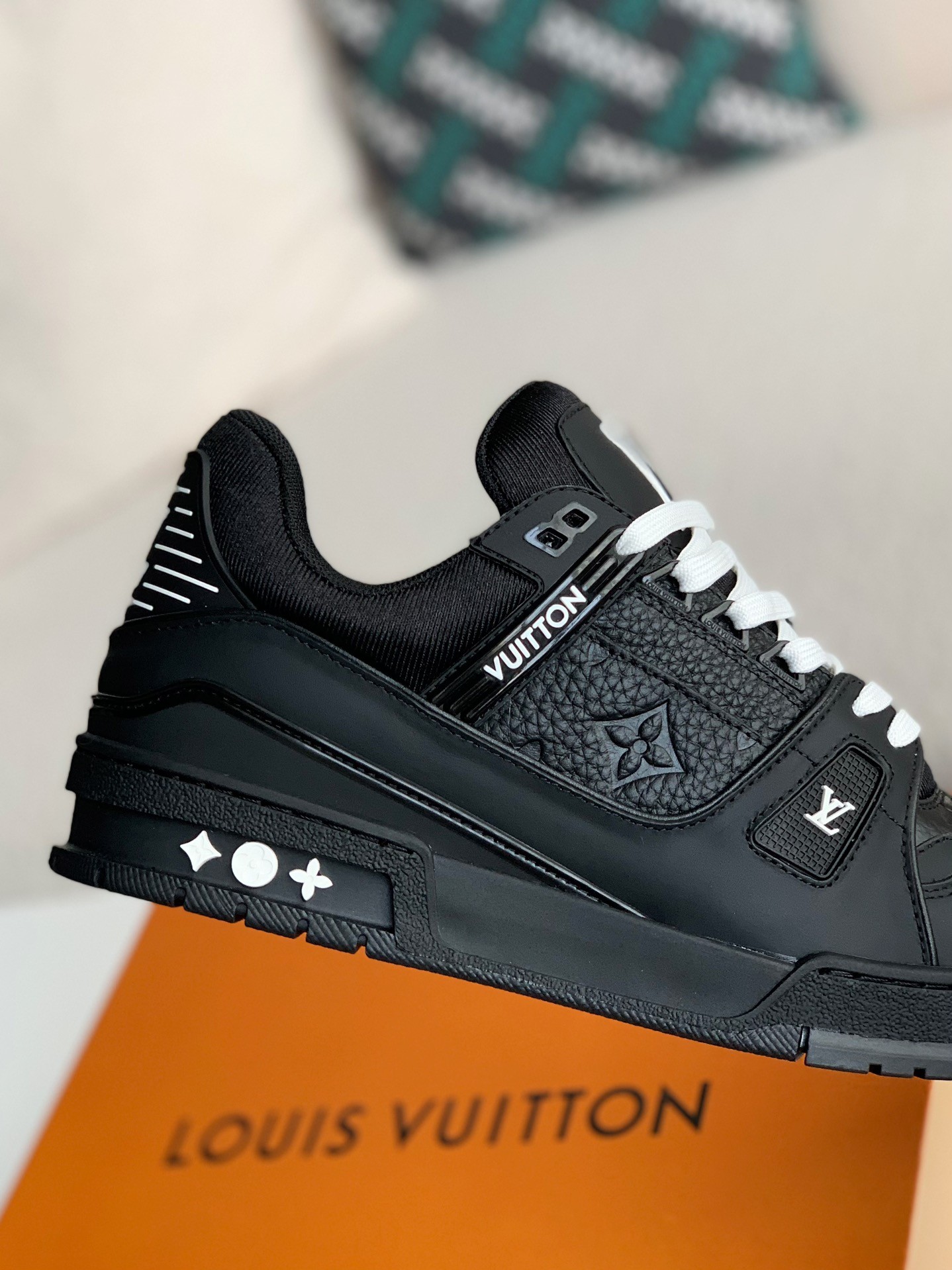 LOUIS VUITTON RUNNER TATIC sneakers