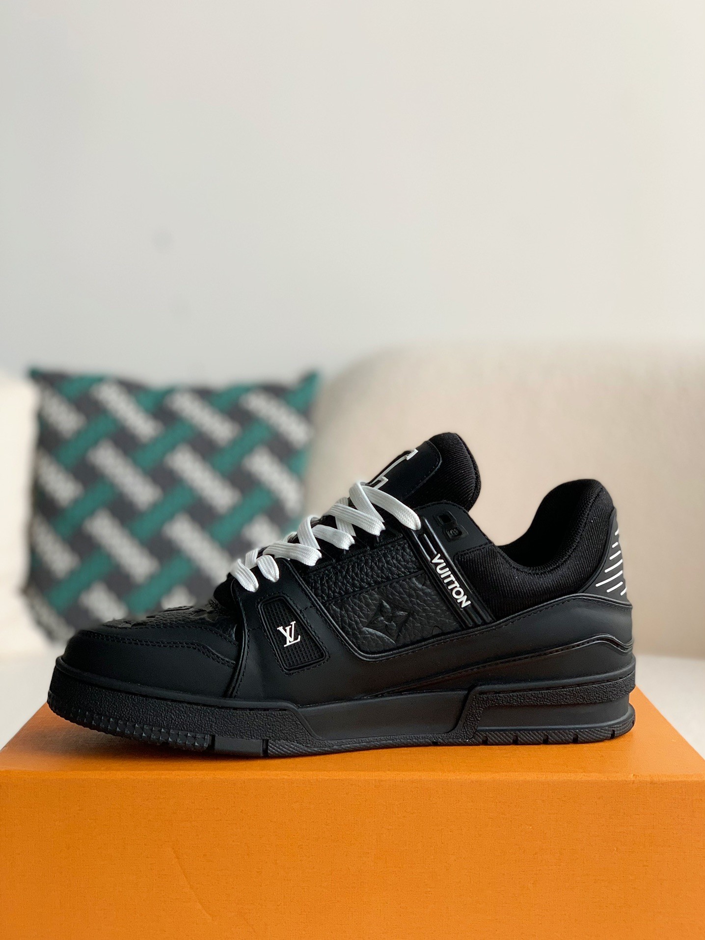 LOUIS VUITTON RUNNER TATIC sneakers