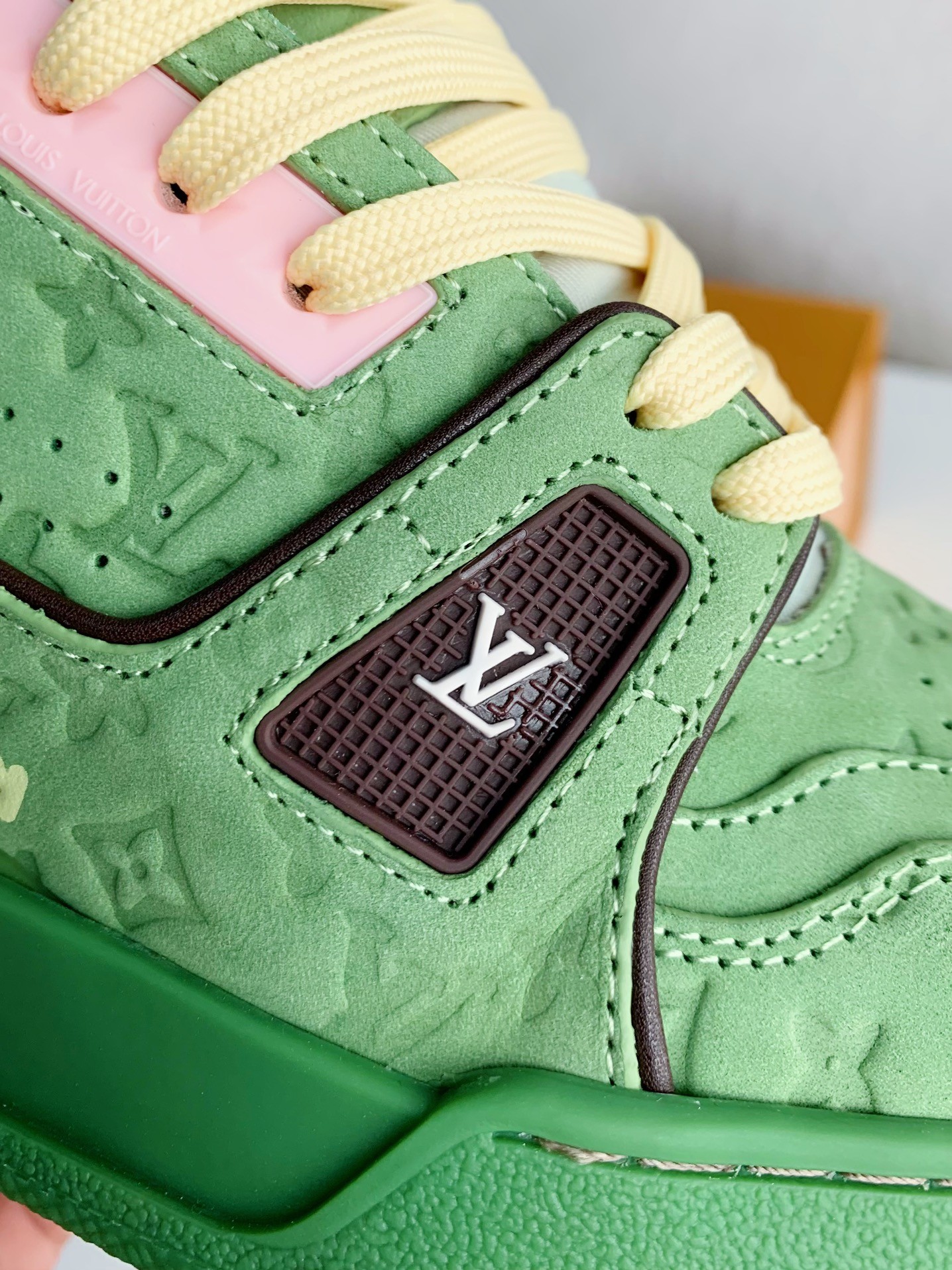 LOUIS VUITTON SNEAKERS