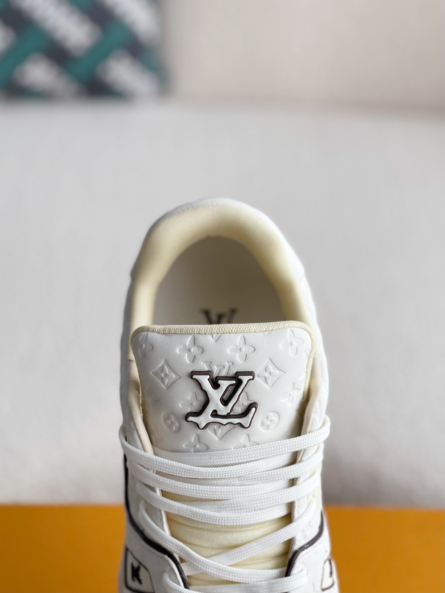 LOUIS VUITTON SNEAKERS