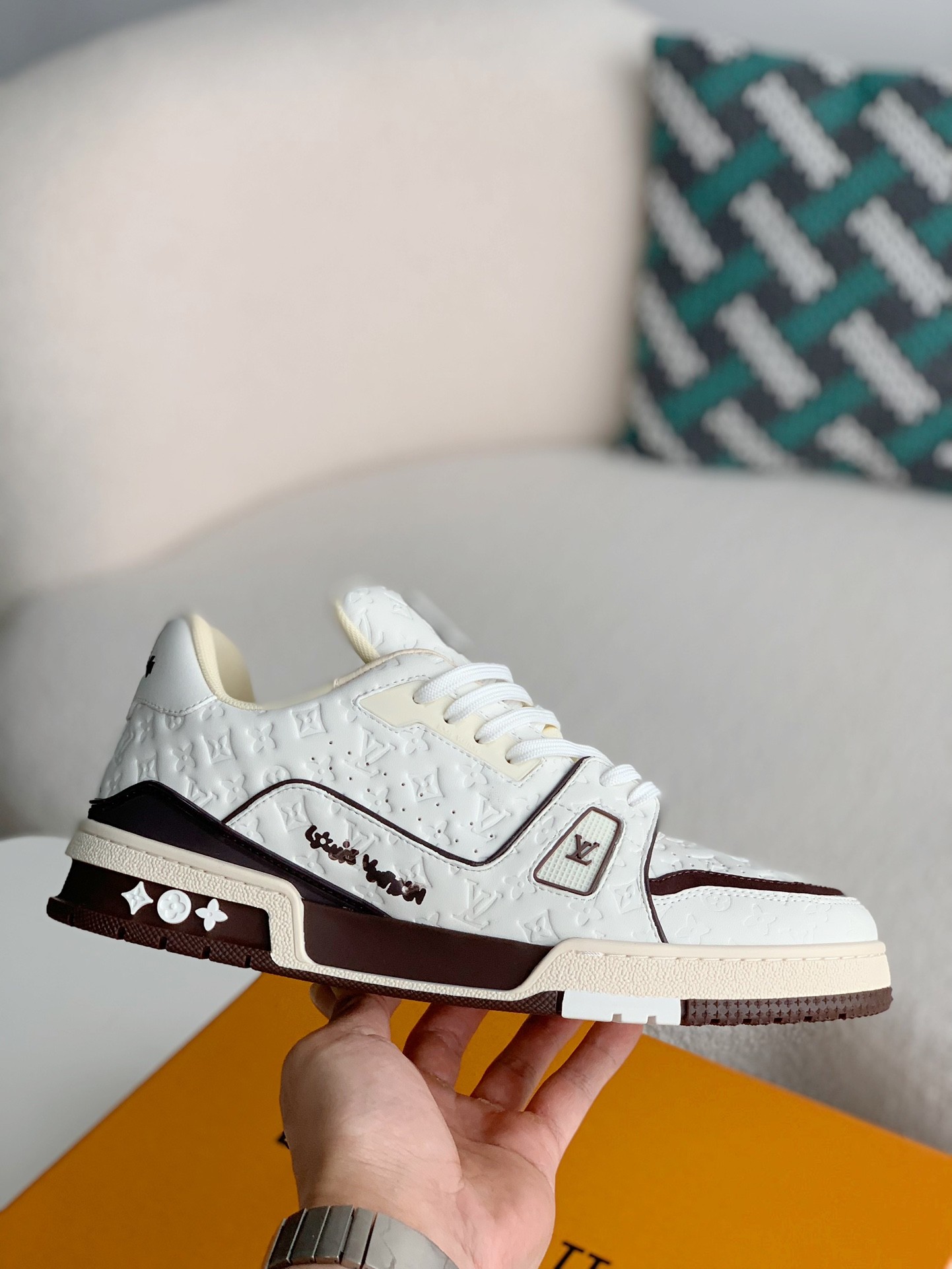 LOUIS VUITTON SNEAKERS