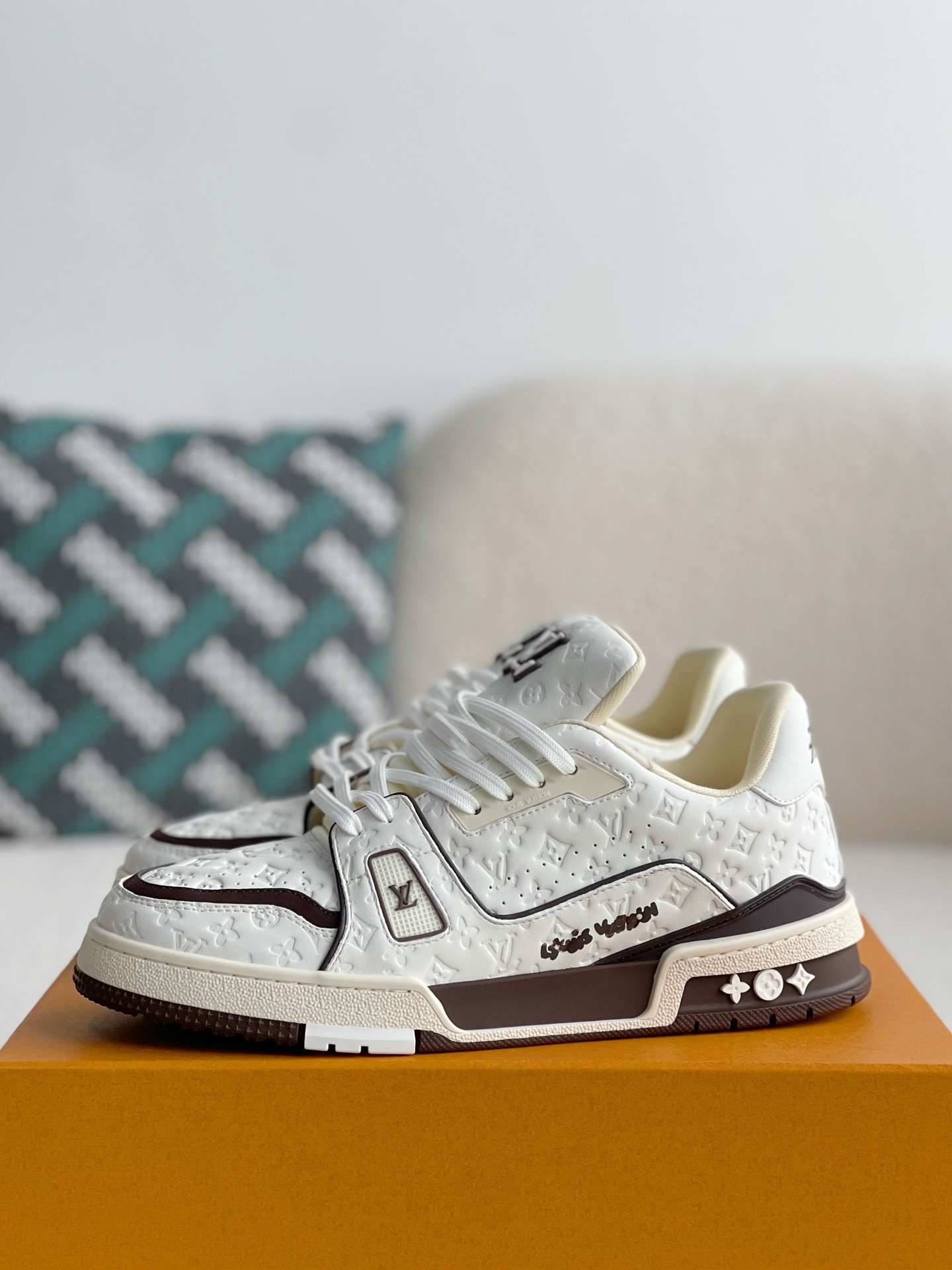 LOUIS VUITTON SNEAKERS