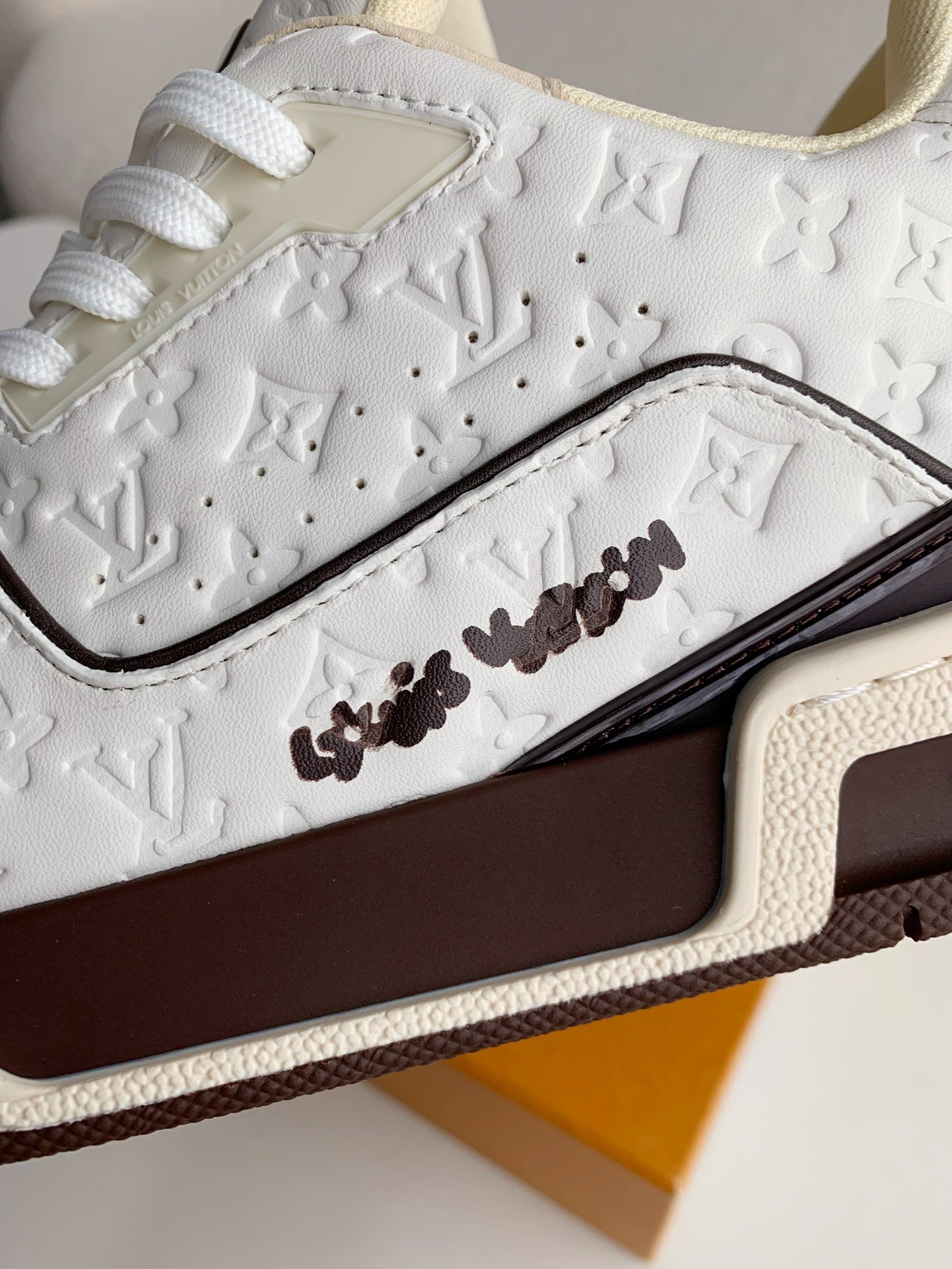 LOUIS VUITTON SNEAKERS