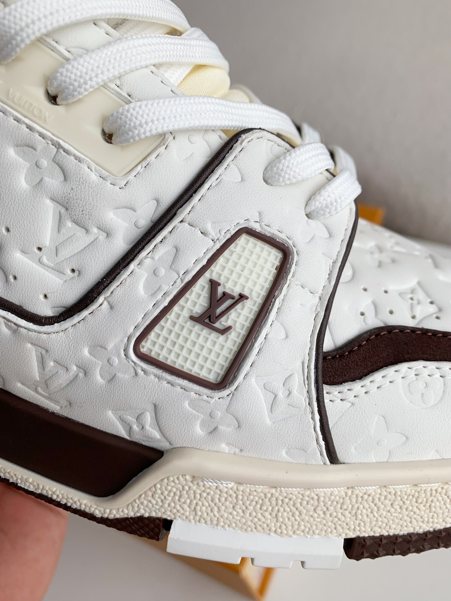 LOUIS VUITTON SNEAKERS