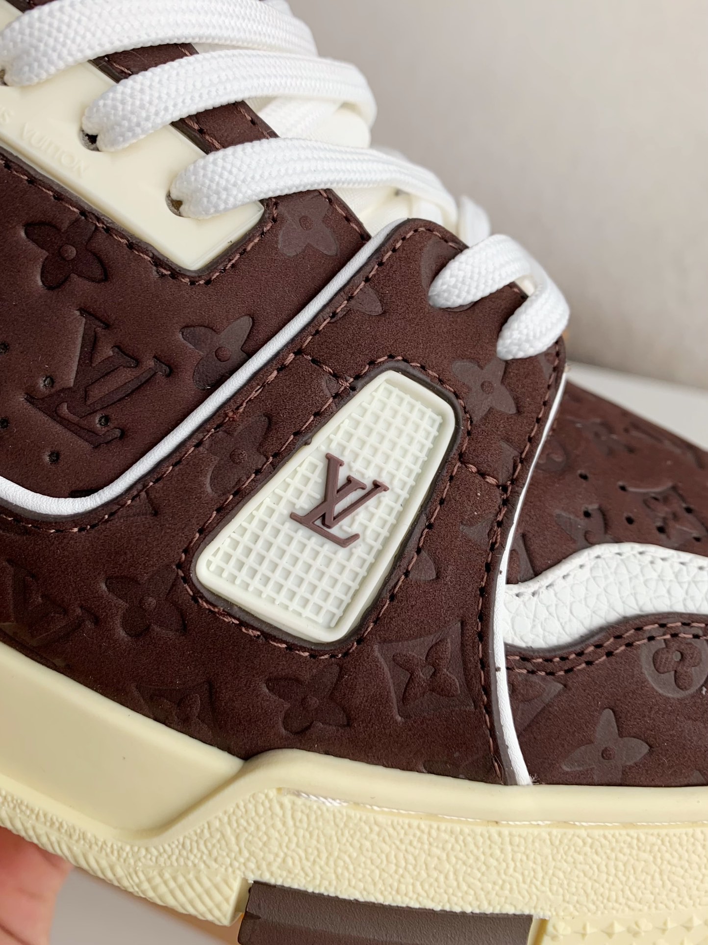 LOUIS VUITTON SNEAKERS