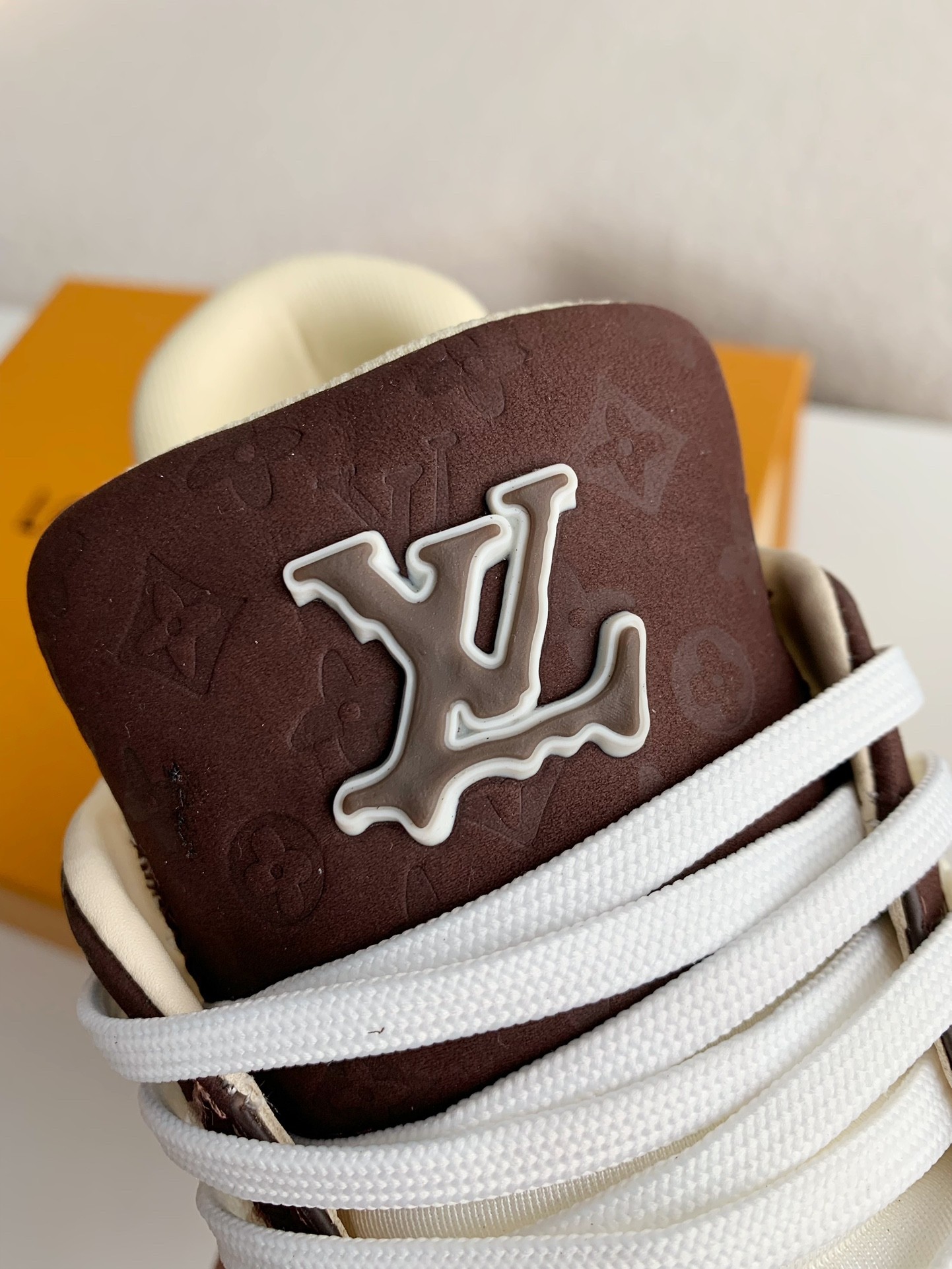 LOUIS VUITTON SNEAKERS