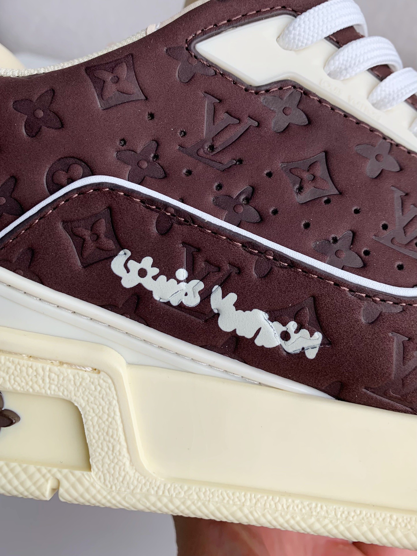 LOUIS VUITTON SNEAKERS