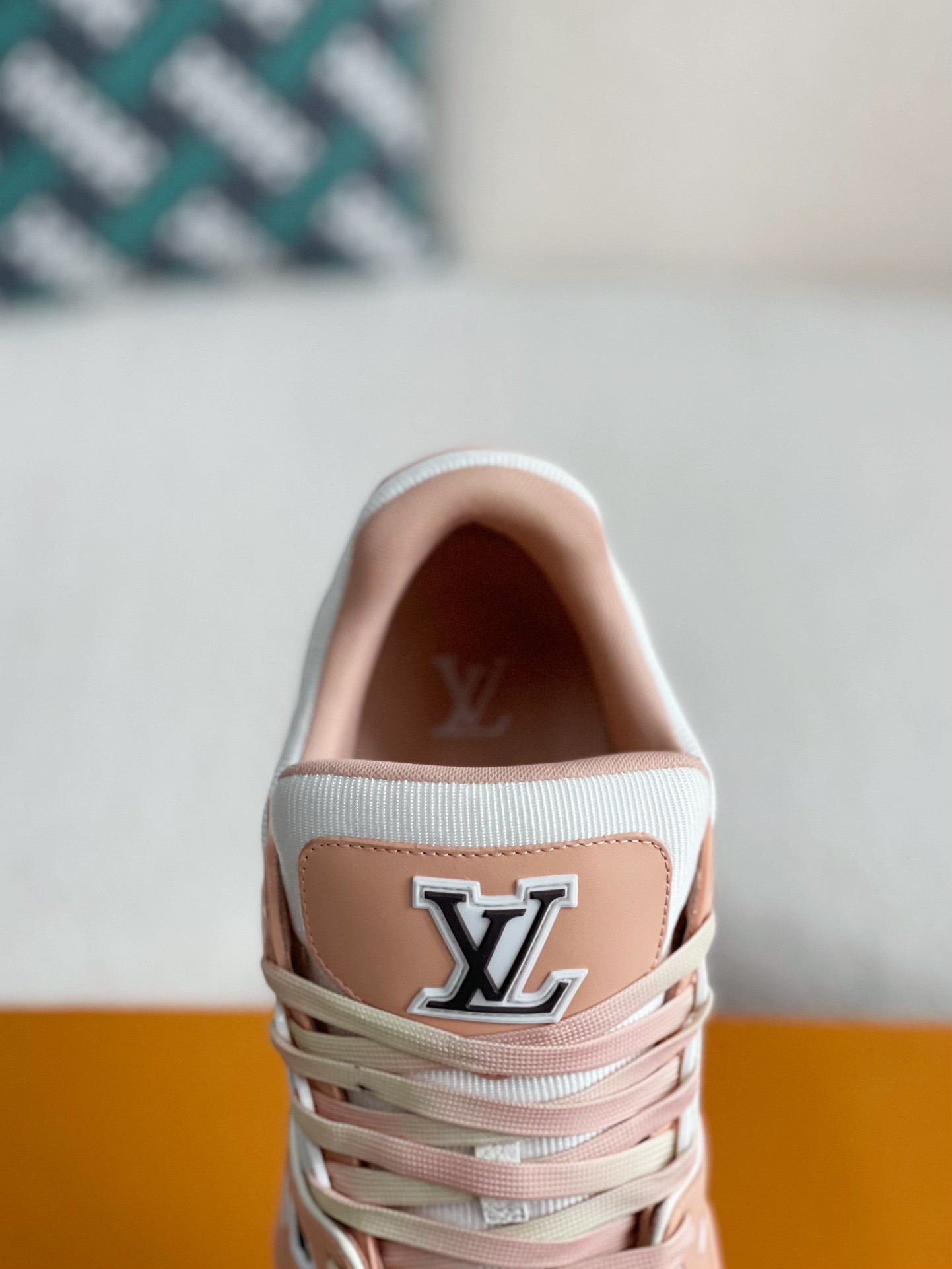 LOUIS VUITTON SNEAKERS