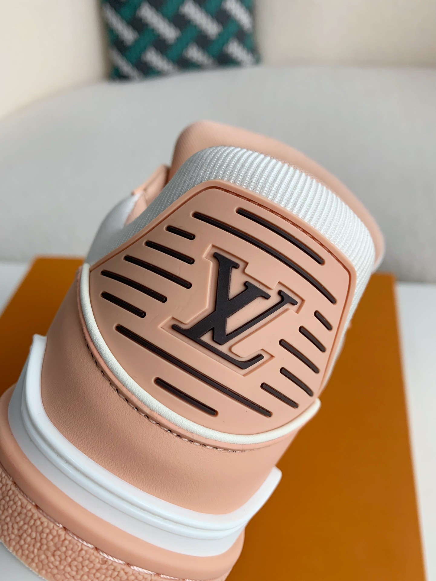 LOUIS VUITTON SNEAKERS