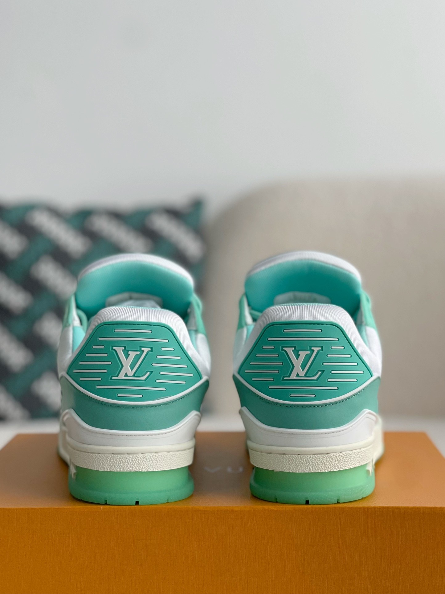 LOUIS VUITTON SNEAKERS