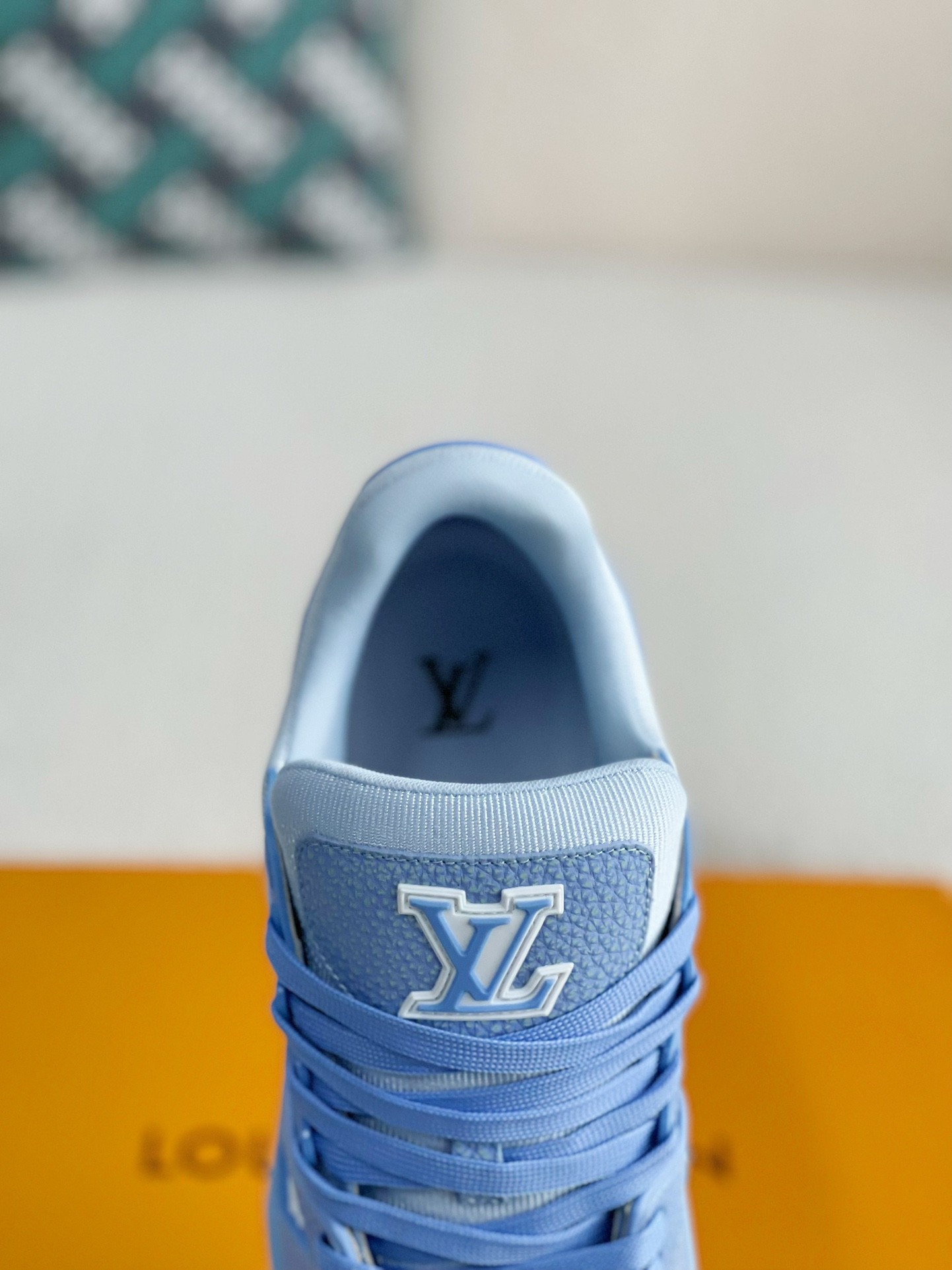 LOUIS VUITTON SNEAKERS