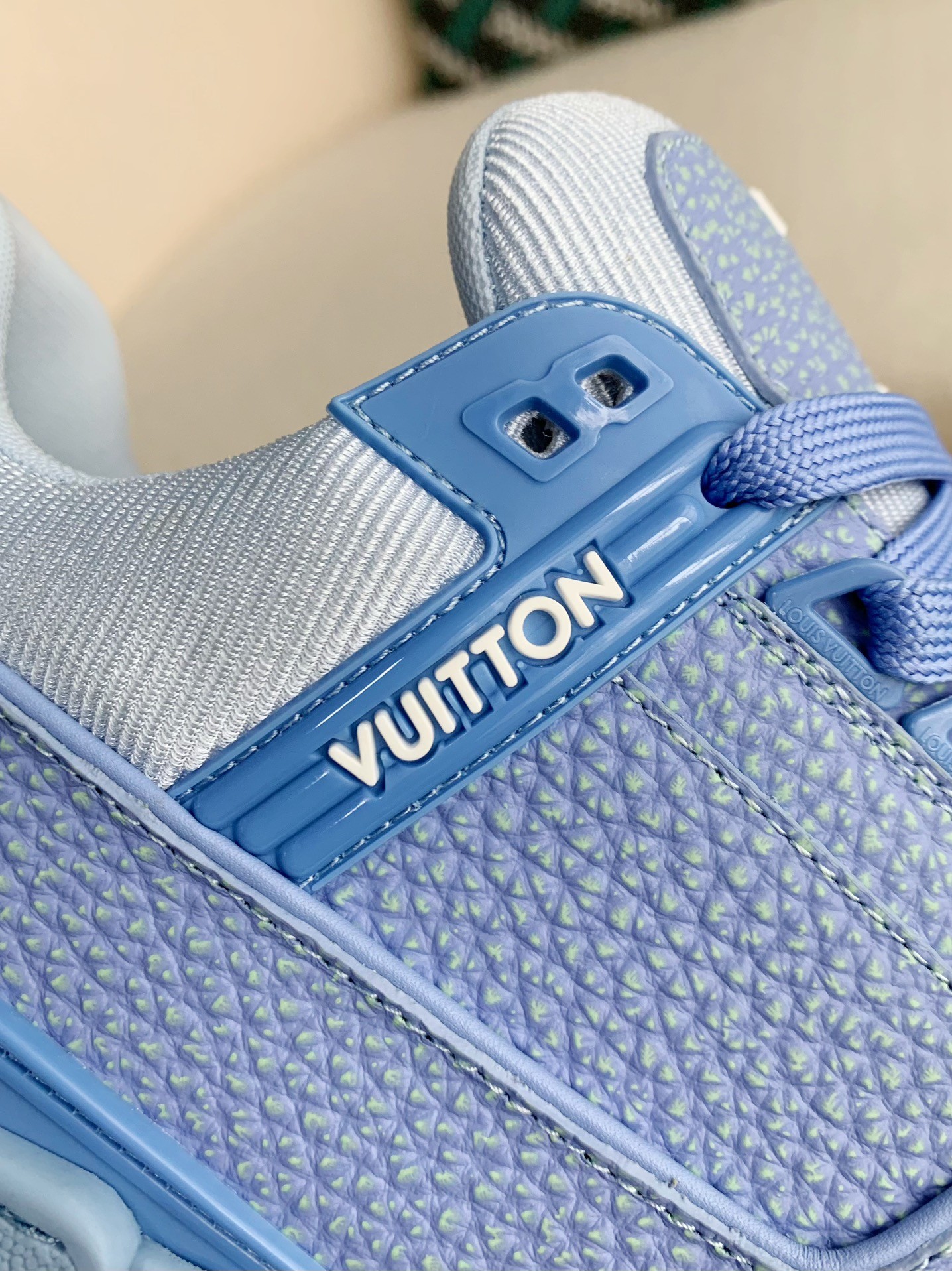 LOUIS VUITTON SNEAKERS