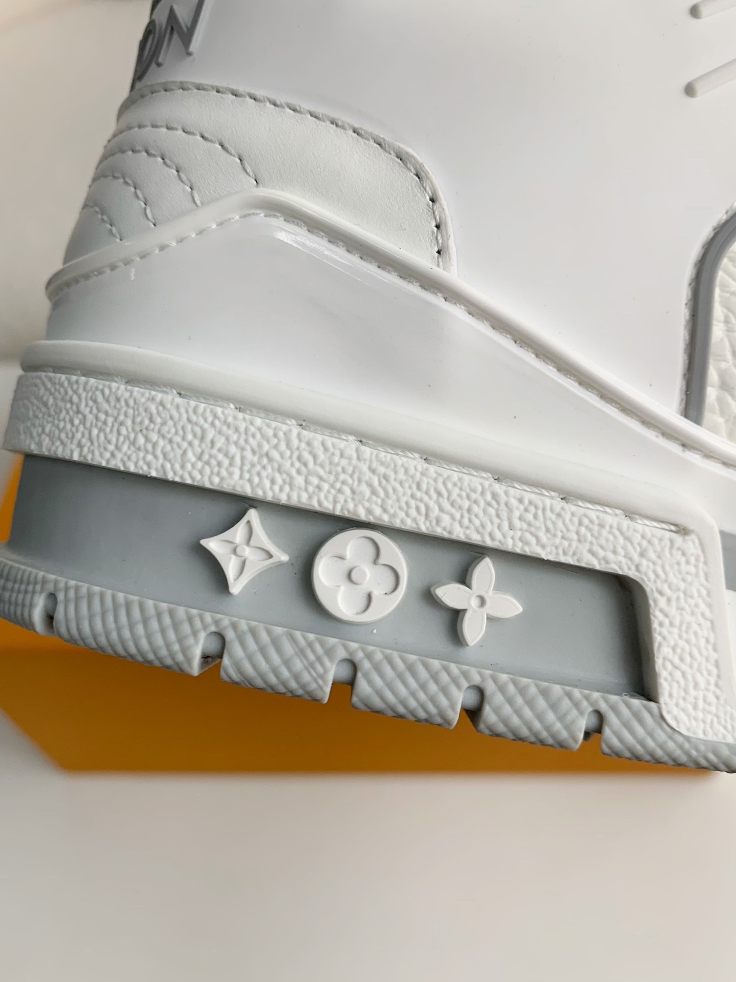 LOUIS VUITTON TRAINER SNEAKERS