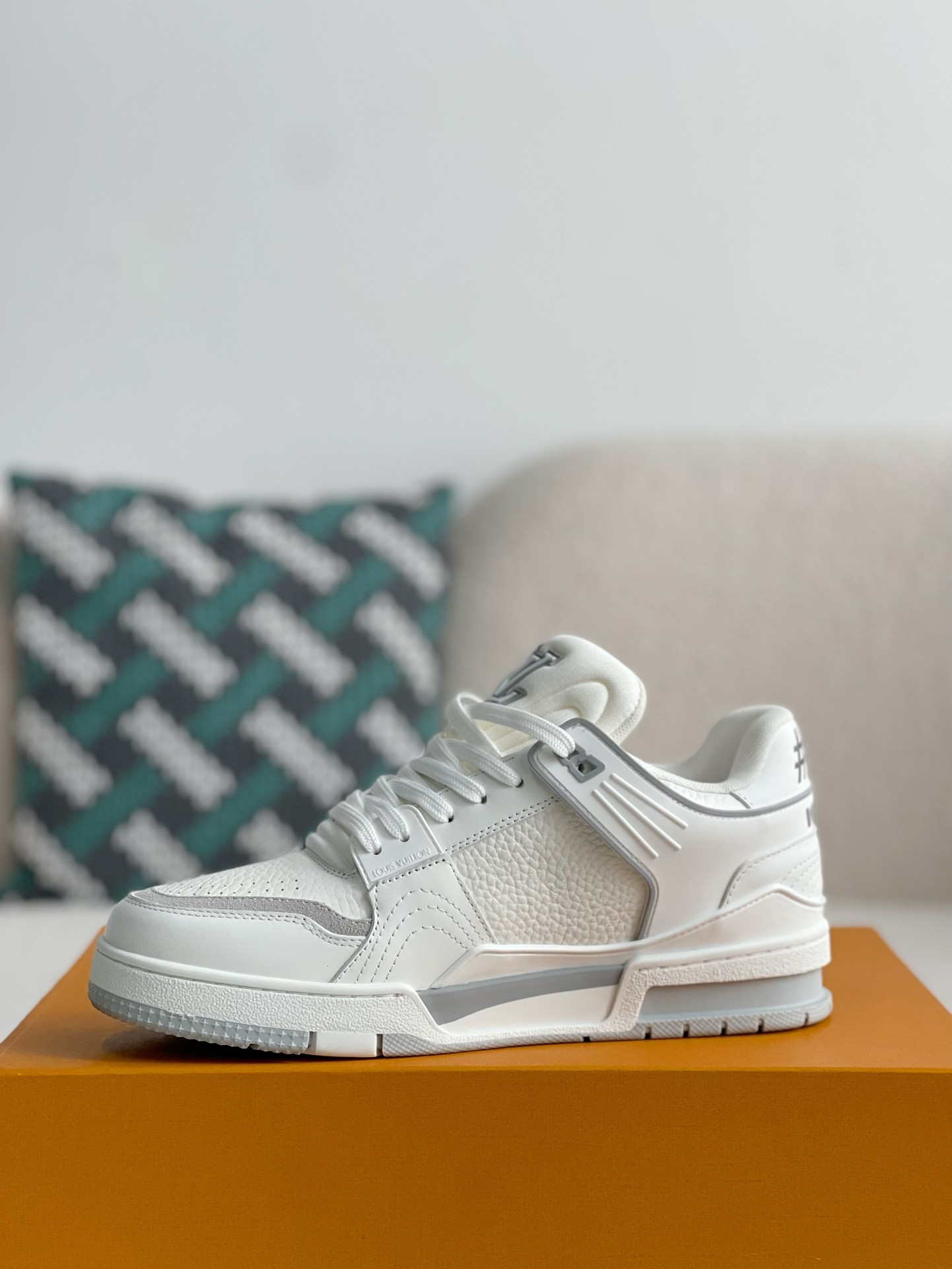 LOUIS VUITTON TRAINER SNEAKERS