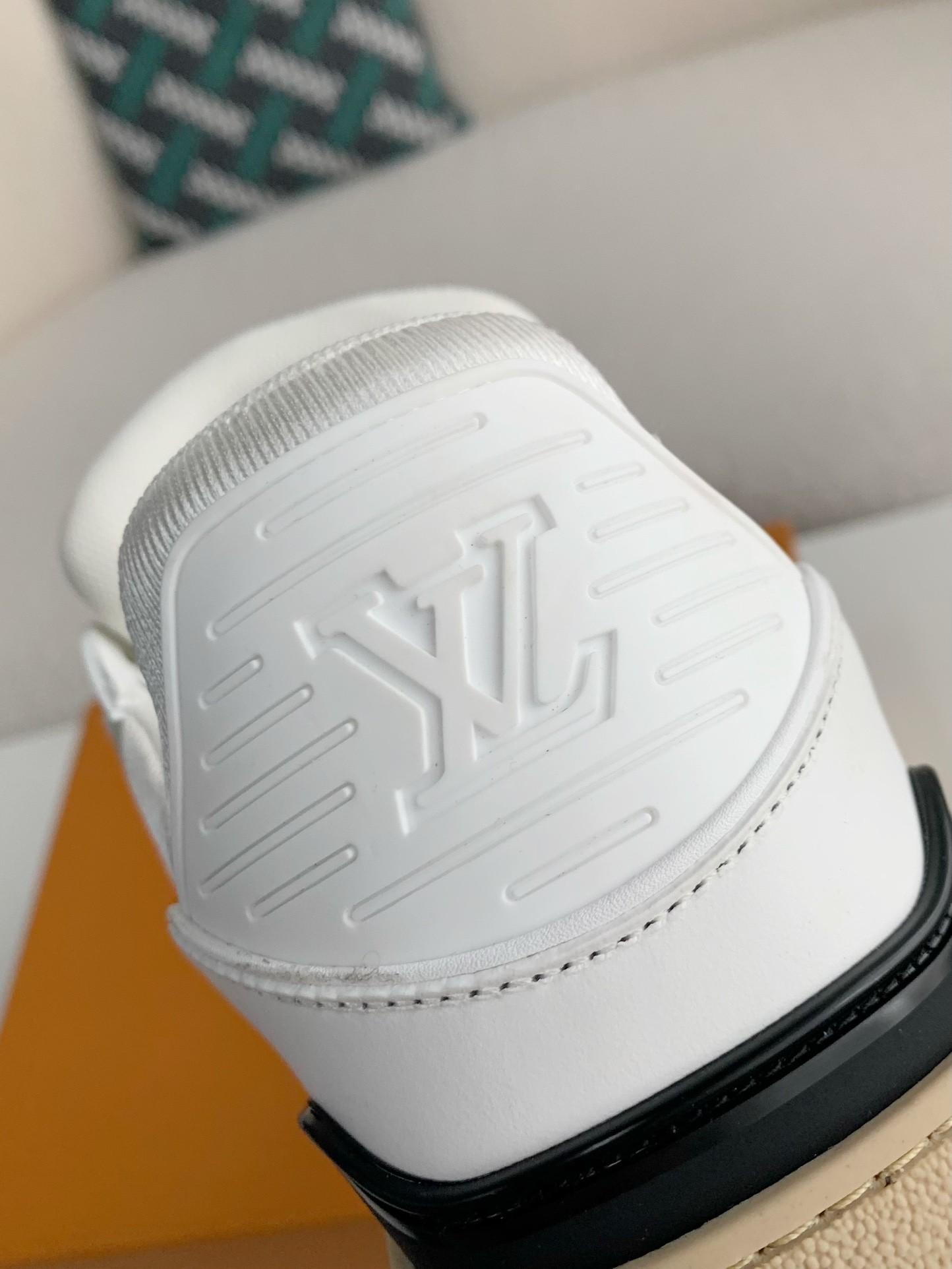 LOUIS VUITTON TRAINER SNEAKERS