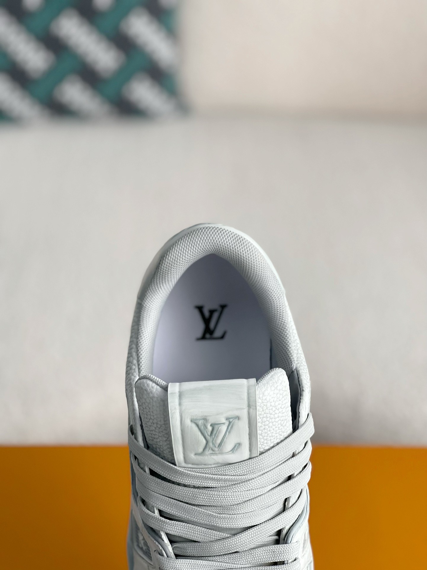 LOUIS VUITTON SNEAKERS