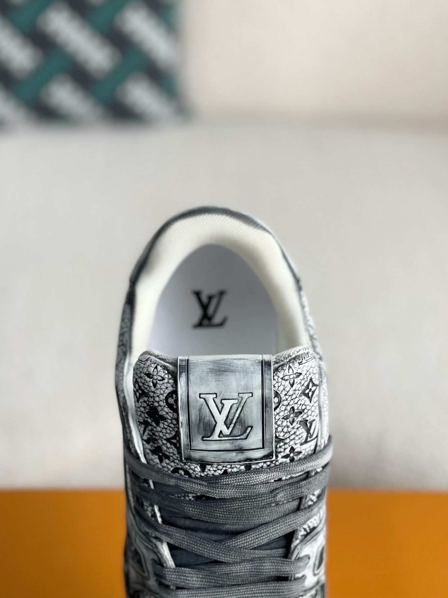 LOUIS VUITTON SNEAKERS