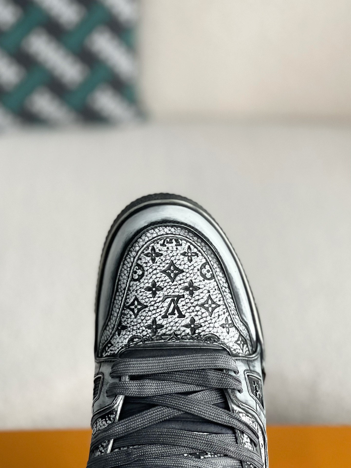 LOUIS VUITTON SNEAKERS