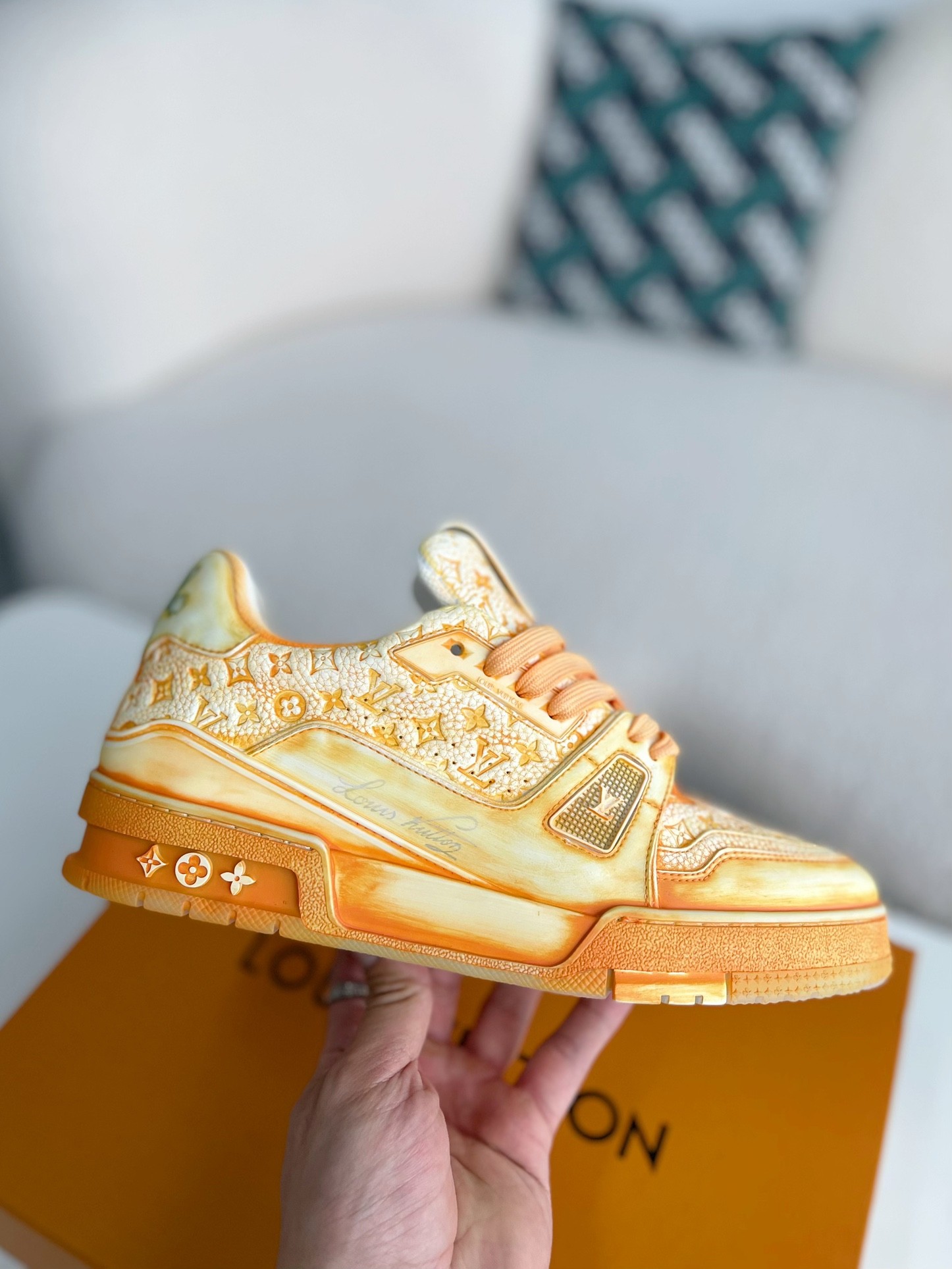 LOUIS VUITTON SNEAKERS