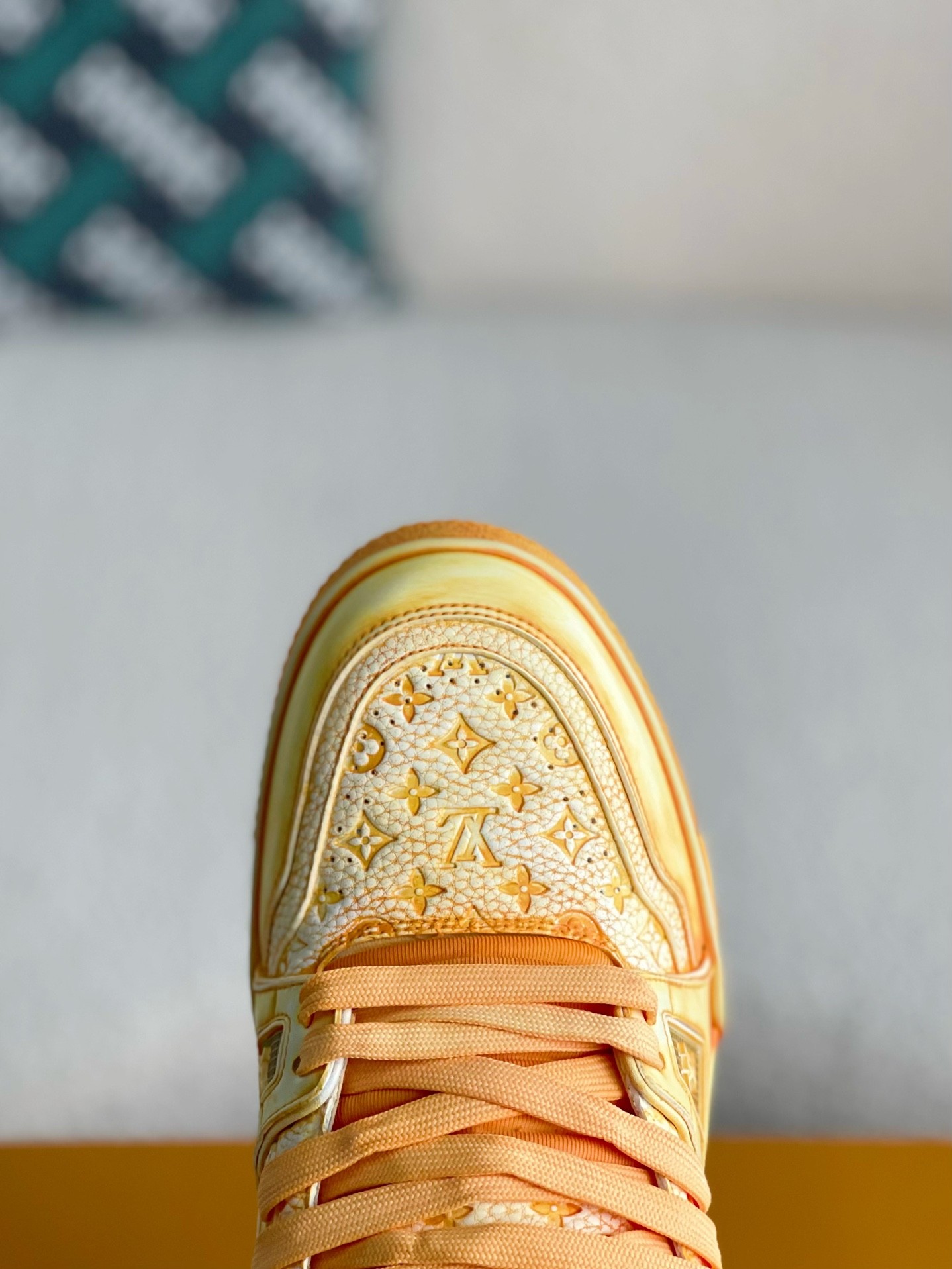 LOUIS VUITTON SNEAKERS