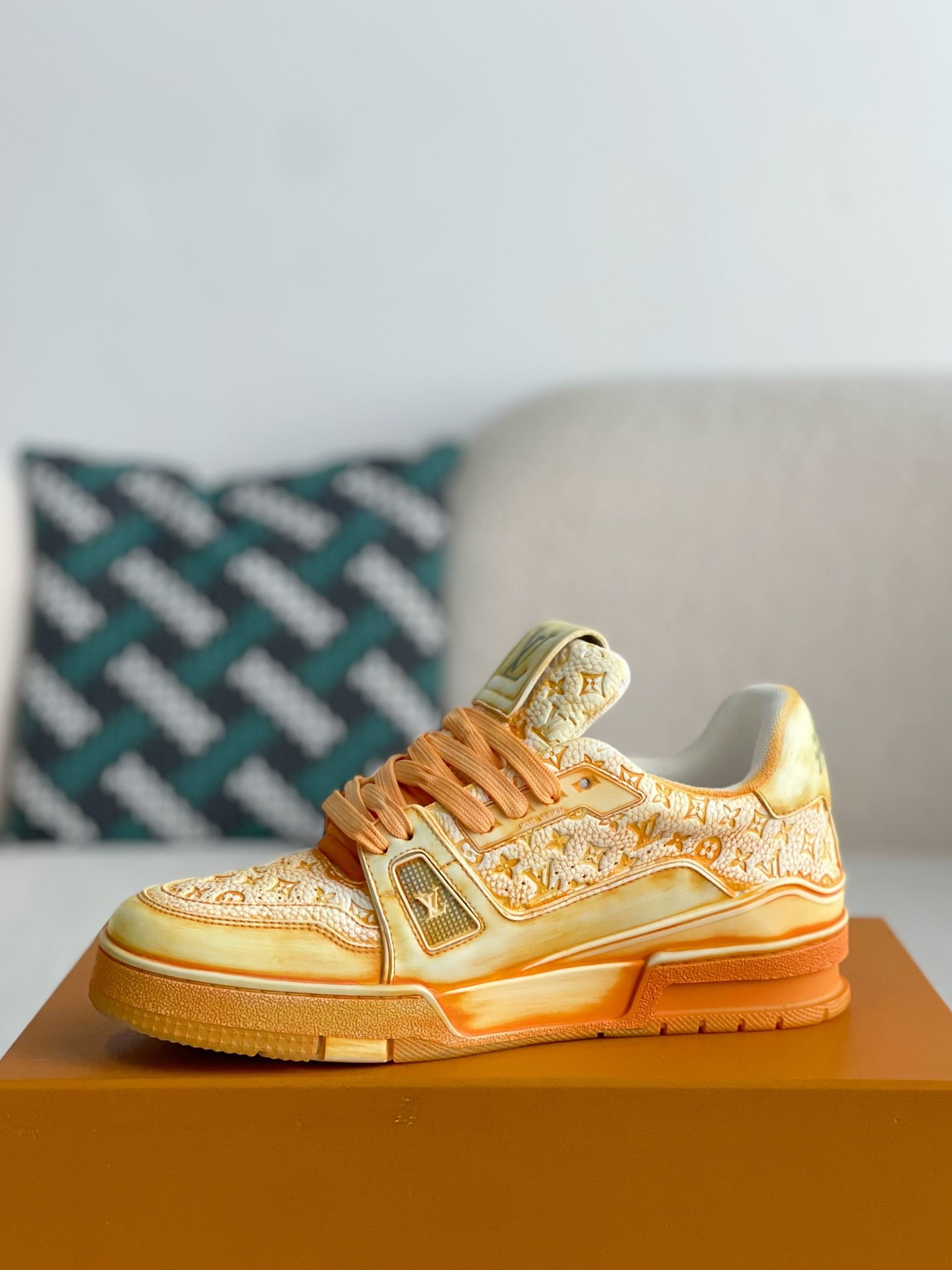 LOUIS VUITTON SNEAKERS