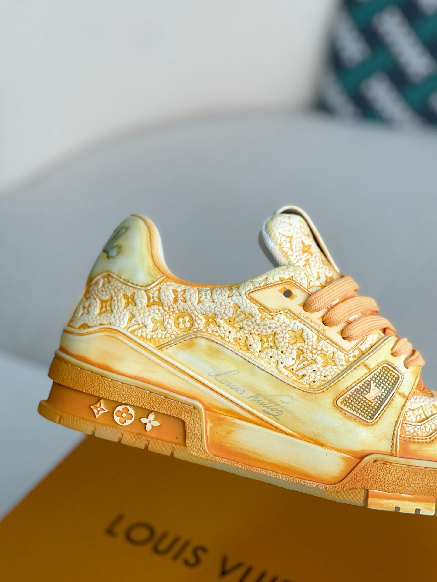 LOUIS VUITTON SNEAKERS