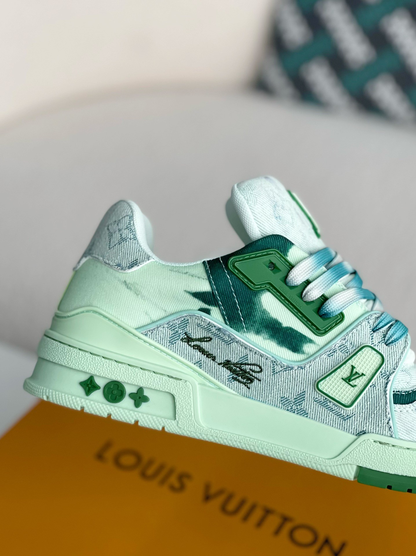 LOUIS VUITTON SNEAKERS