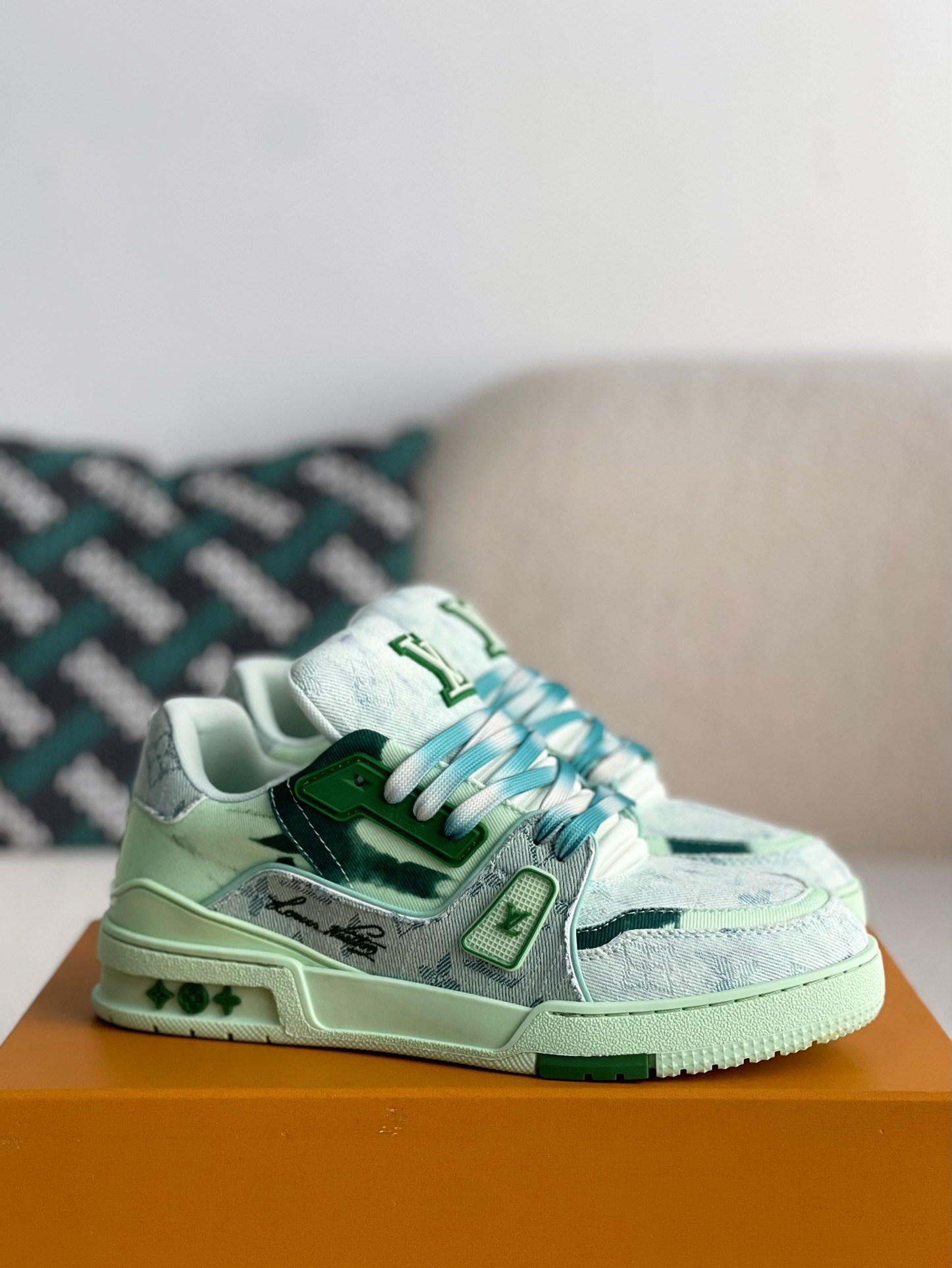 LOUIS VUITTON SNEAKERS