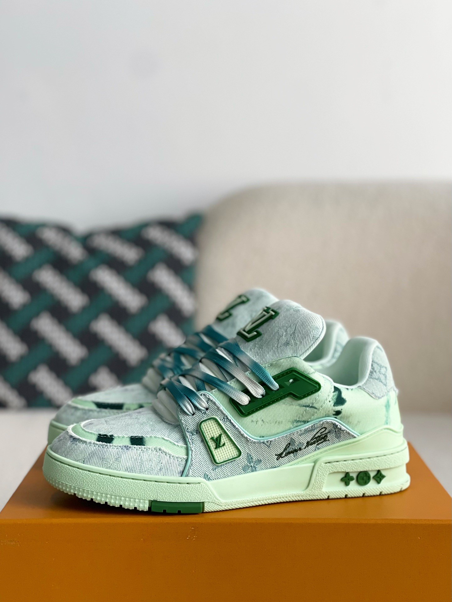 LOUIS VUITTON SNEAKERS