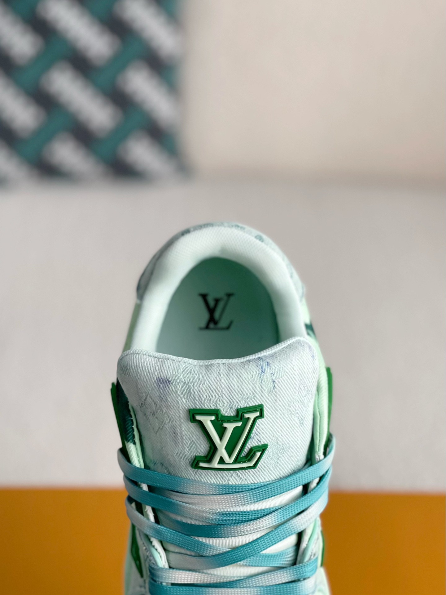 LOUIS VUITTON SNEAKERS