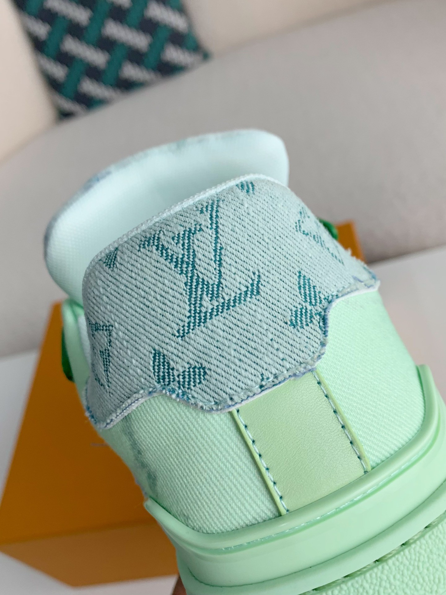 LOUIS VUITTON SNEAKERS