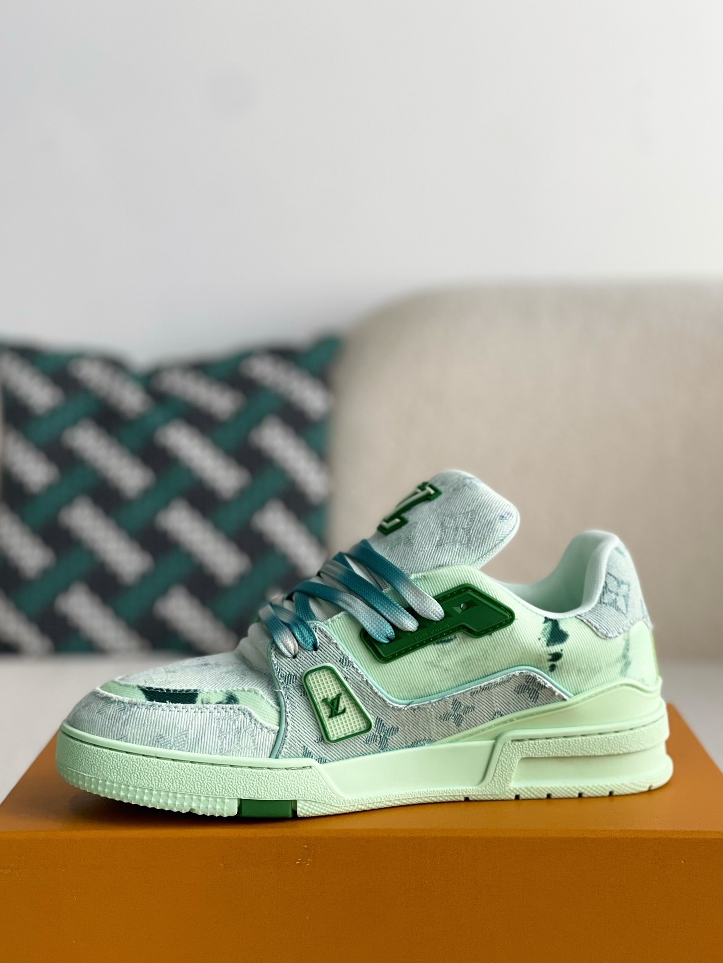 LOUIS VUITTON SNEAKERS