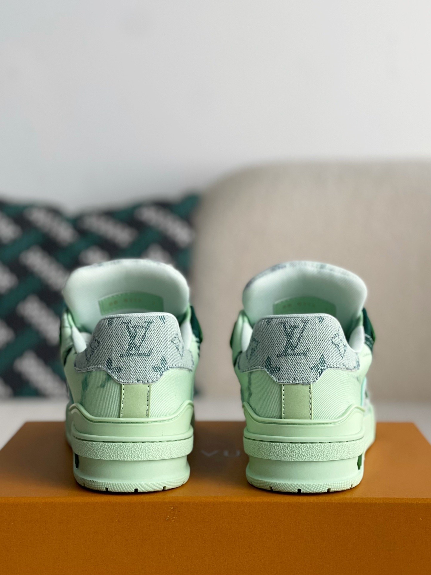 LOUIS VUITTON SNEAKERS