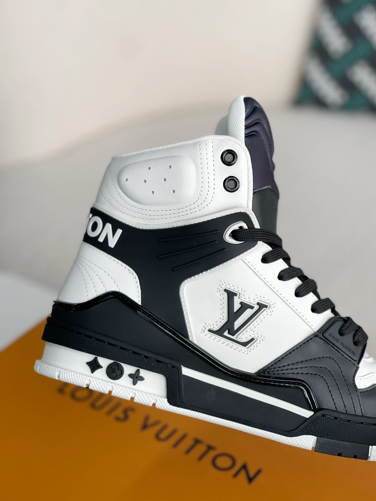 LOUIS VUITTON TRAINER SNEAKERS