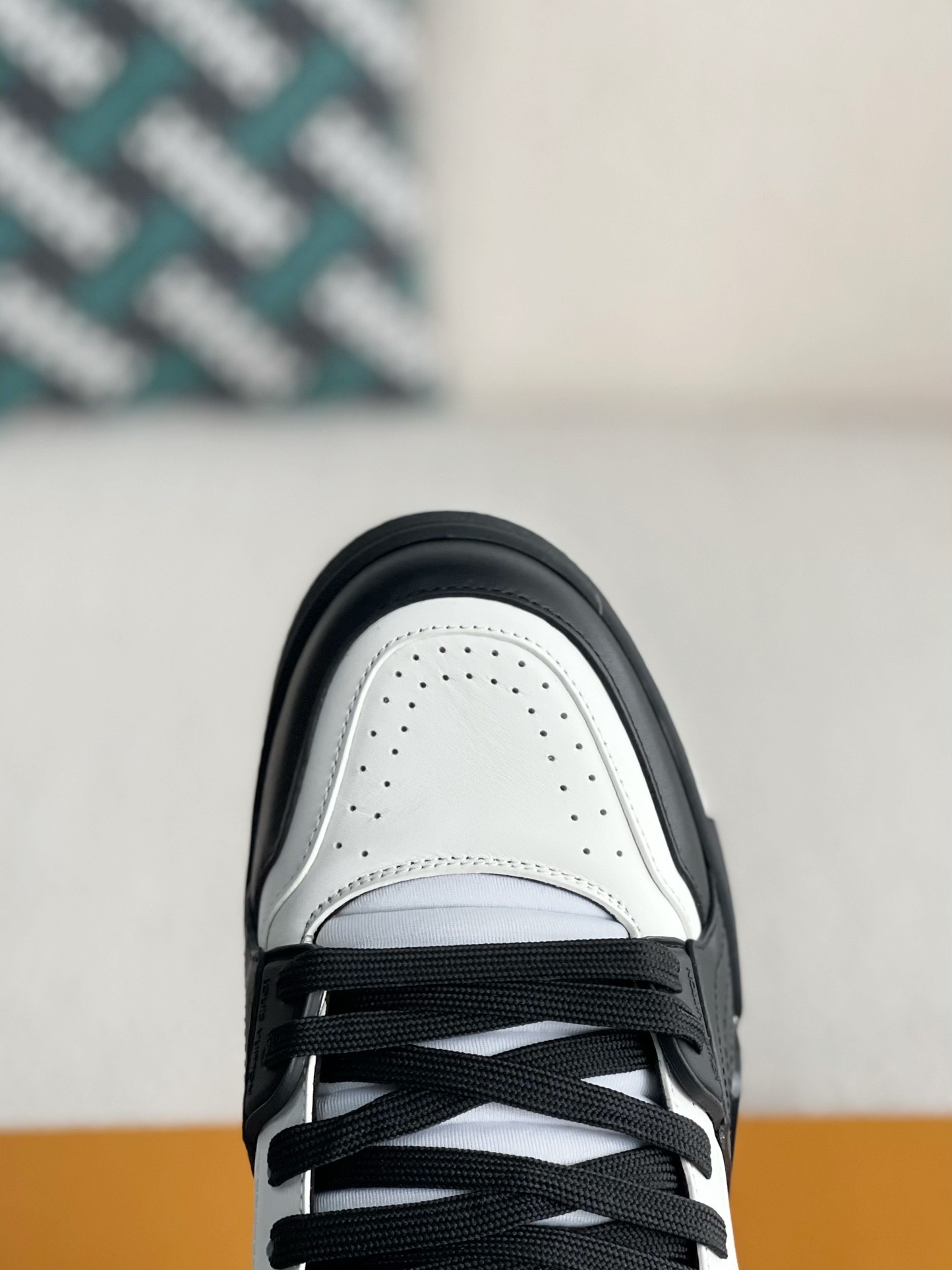 LOUIS VUITTON TRAINER SNEAKERS