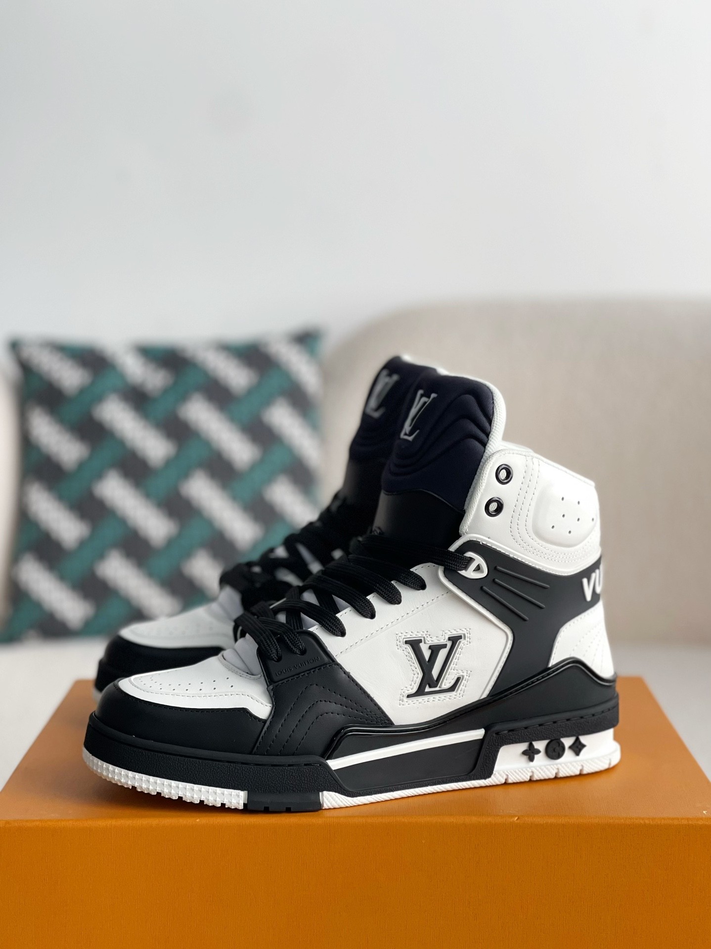 LOUIS VUITTON TRAINER SNEAKERS