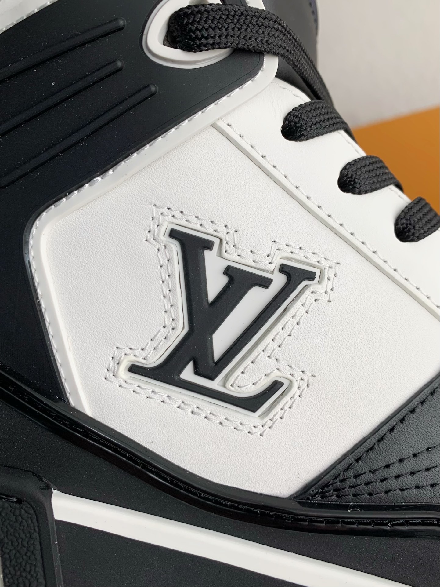 LOUIS VUITTON TRAINER SNEAKERS