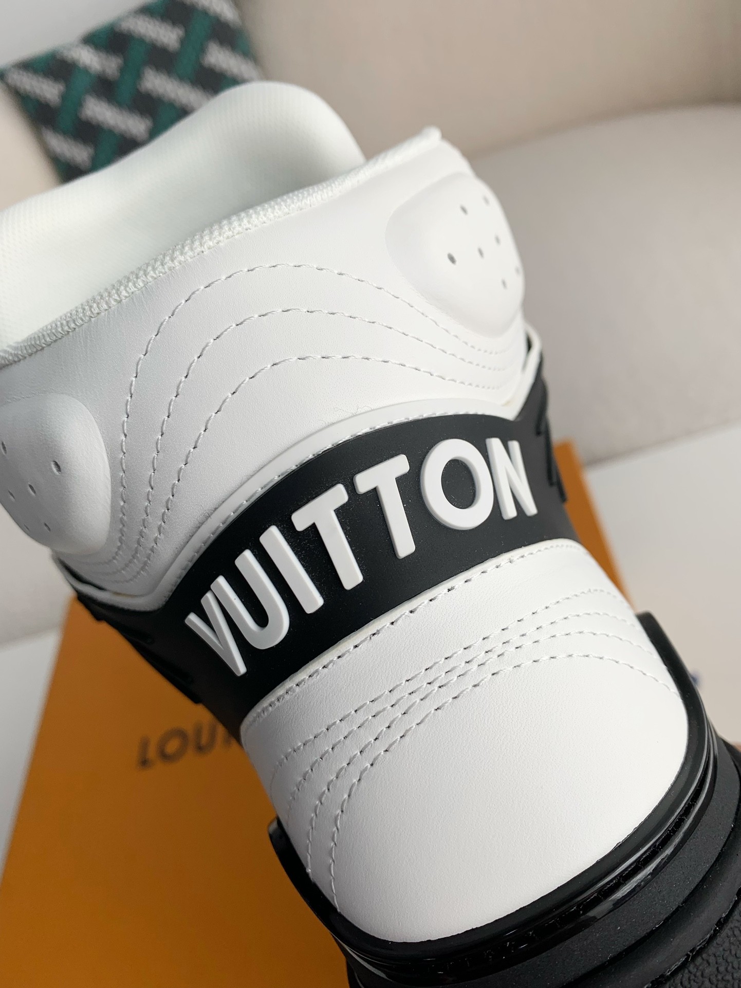 LOUIS VUITTON TRAINER SNEAKERS