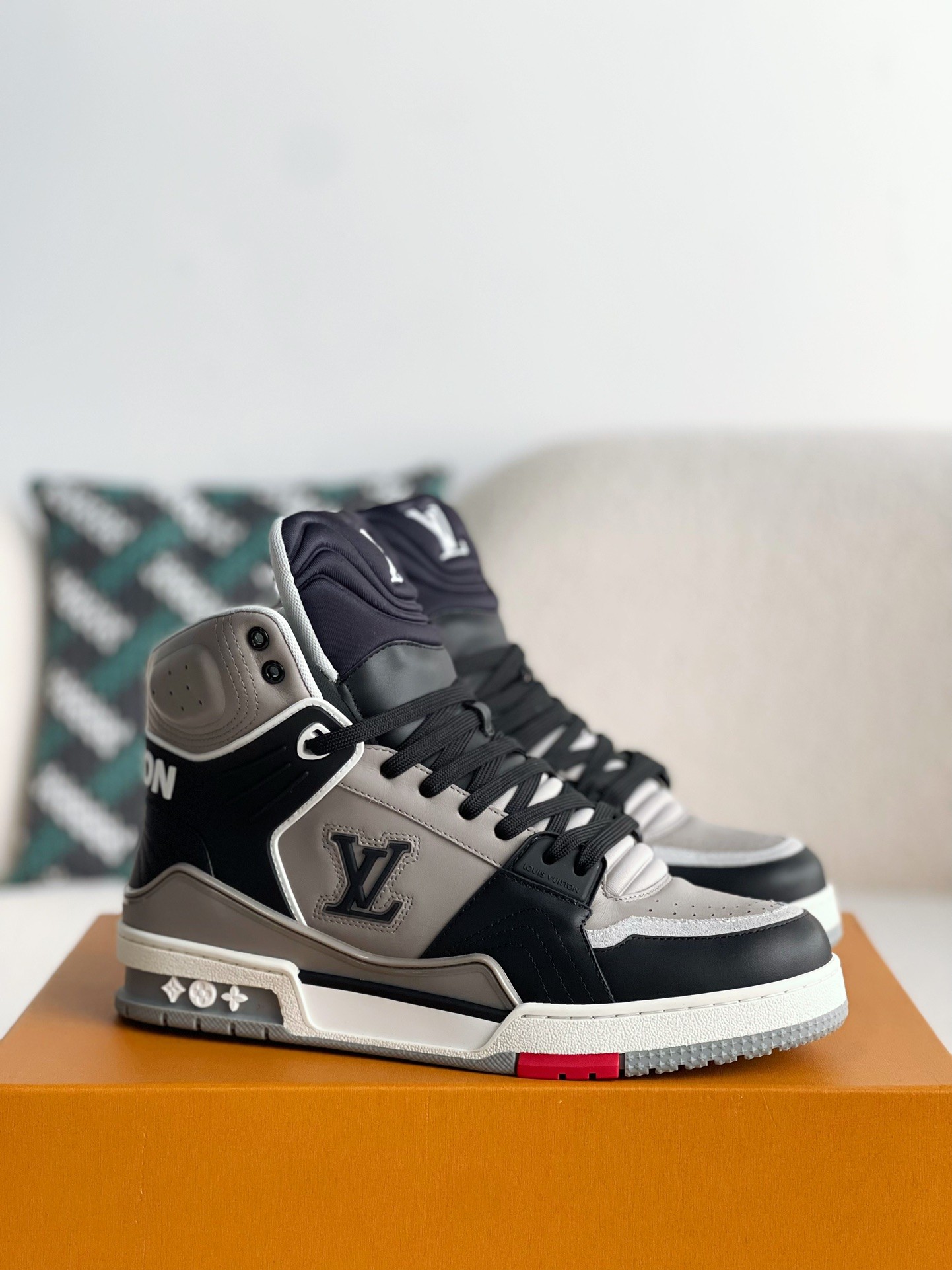 LOUIS VUITTON TRAINER SNEAKERS