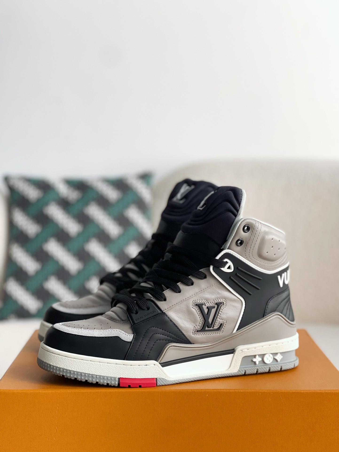 LOUIS VUITTON TRAINER SNEAKERS