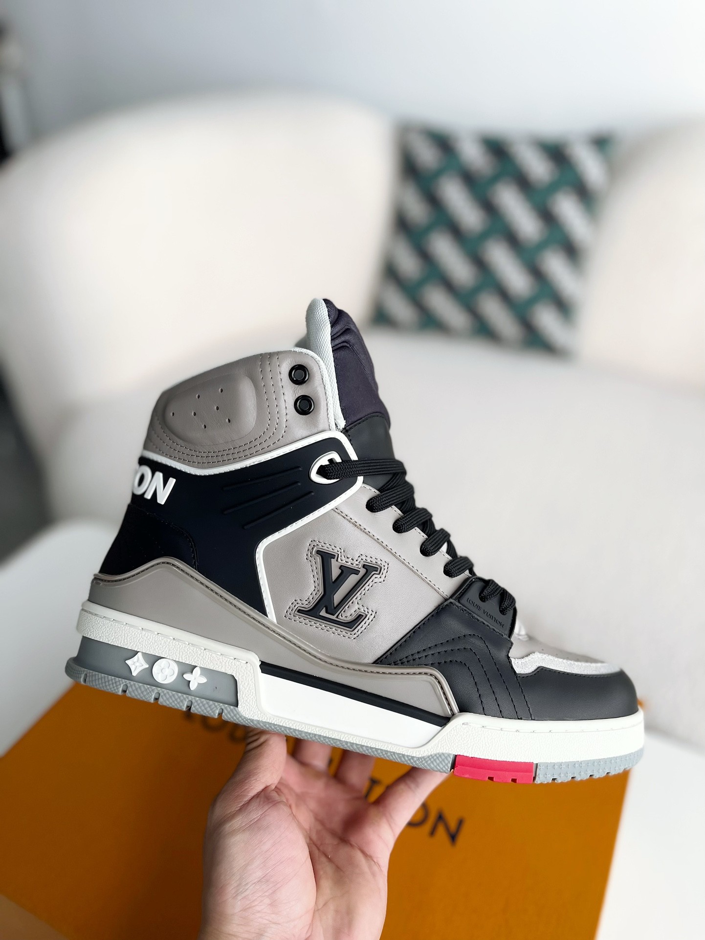 LOUIS VUITTON TRAINER SNEAKERS