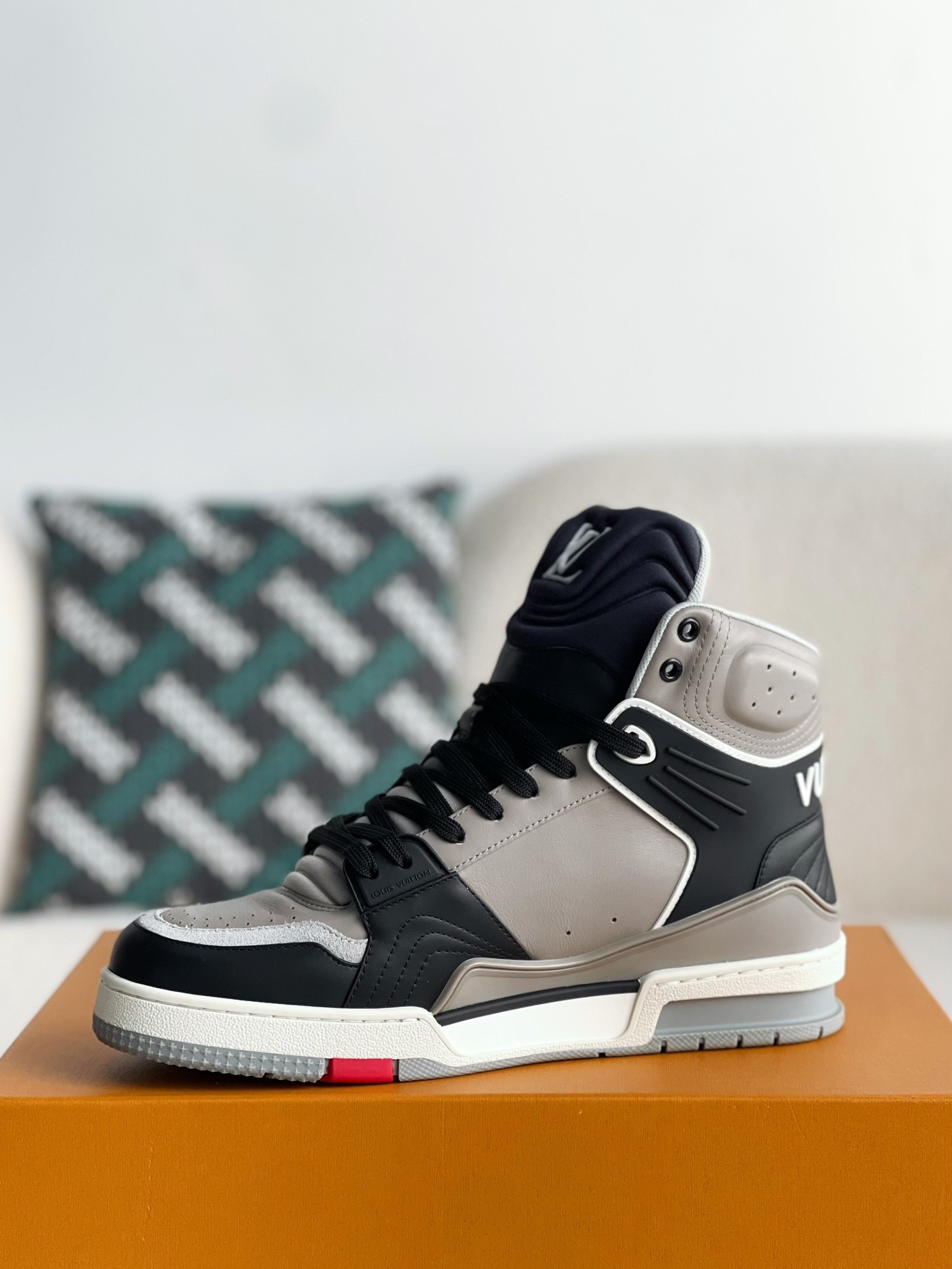 LOUIS VUITTON TRAINER SNEAKERS