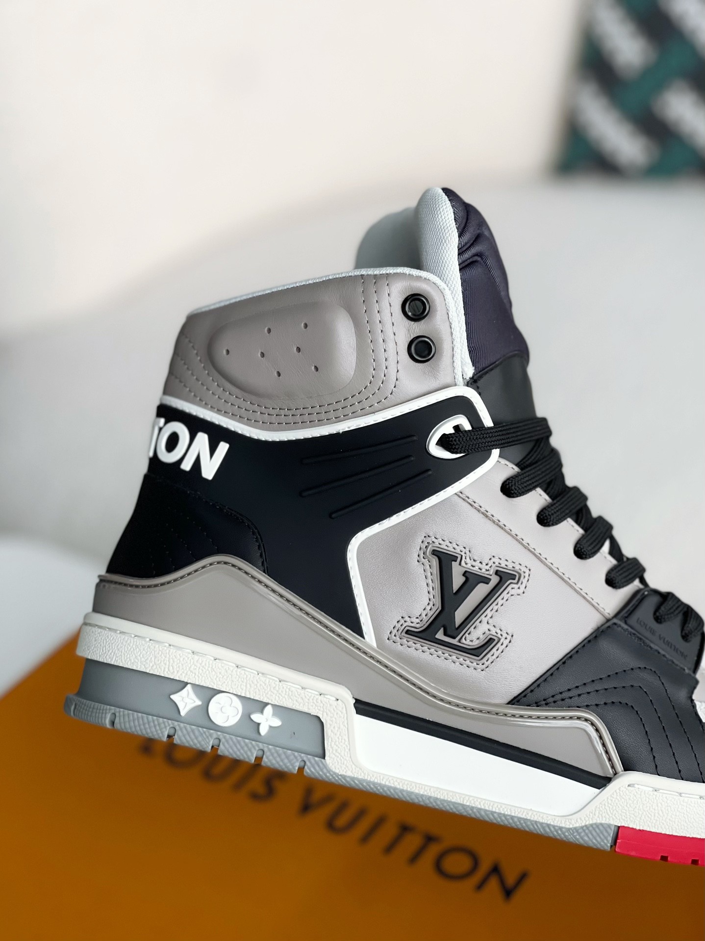 LOUIS VUITTON TRAINER SNEAKERS