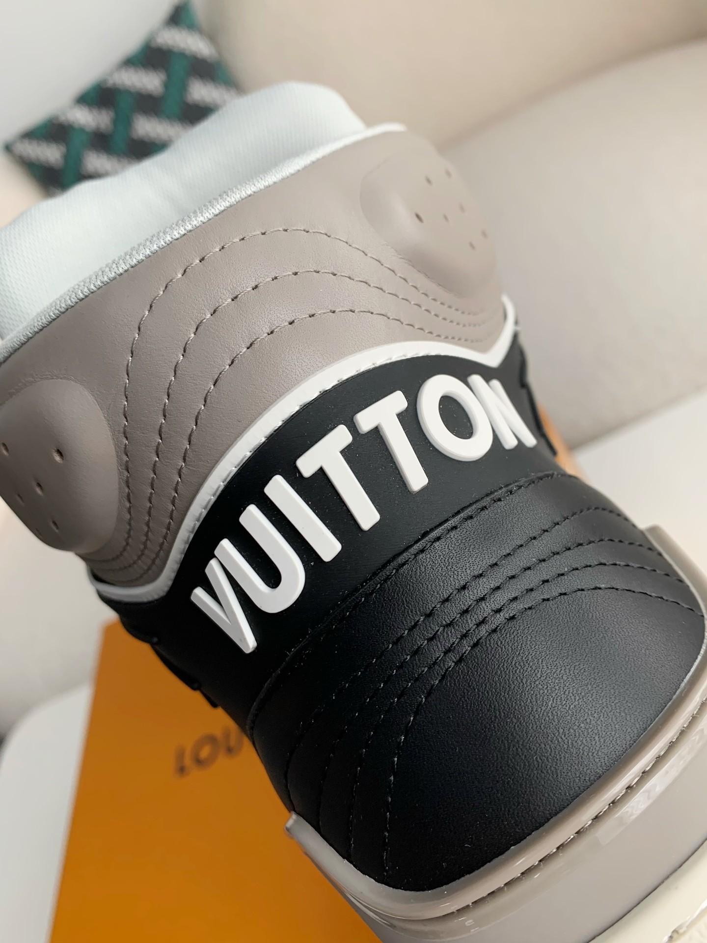 LOUIS VUITTON TRAINER SNEAKERS