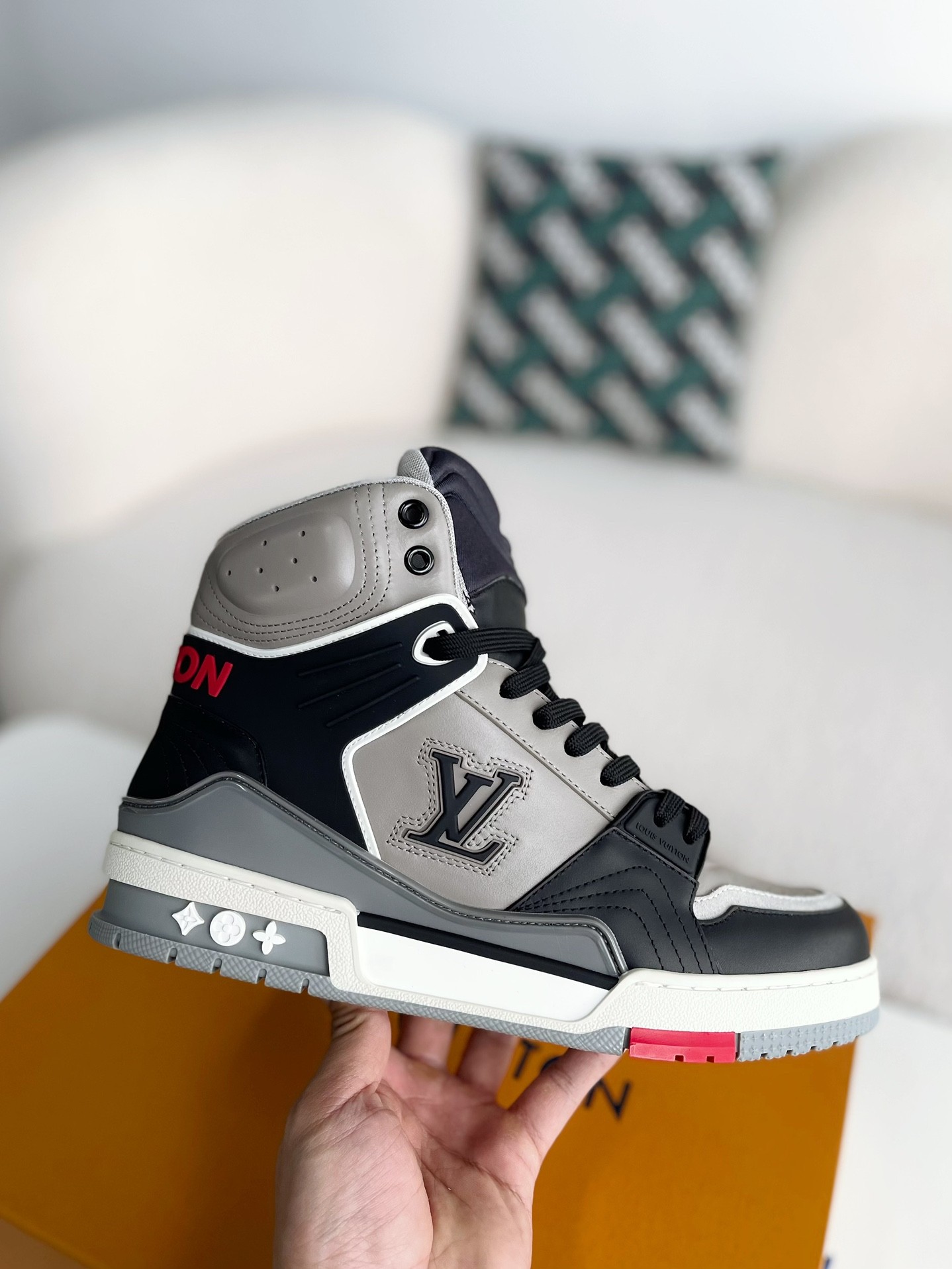 LOUIS VUITTON TRAINER SNEAKERS