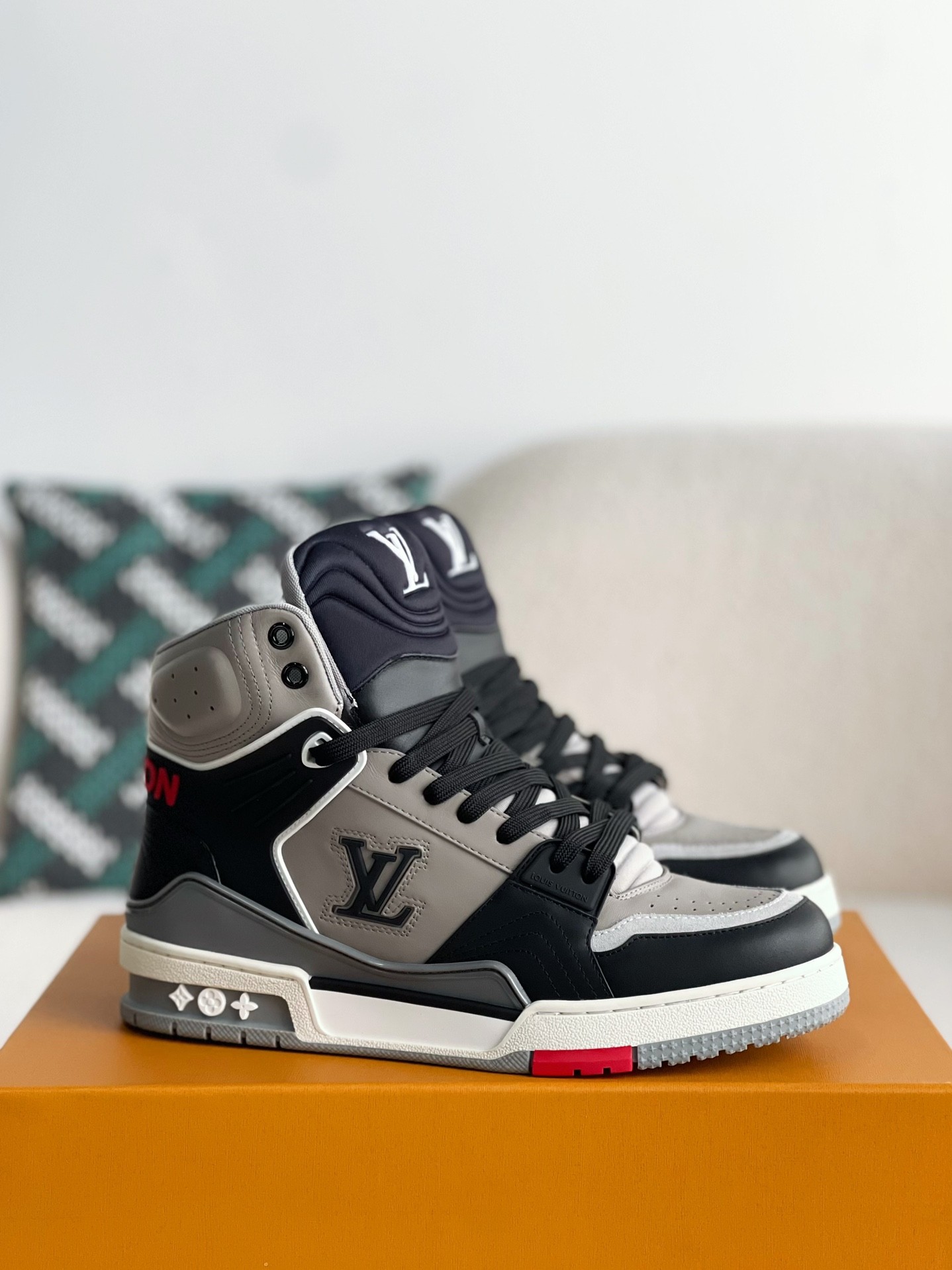 LOUIS VUITTON TRAINER SNEAKERS