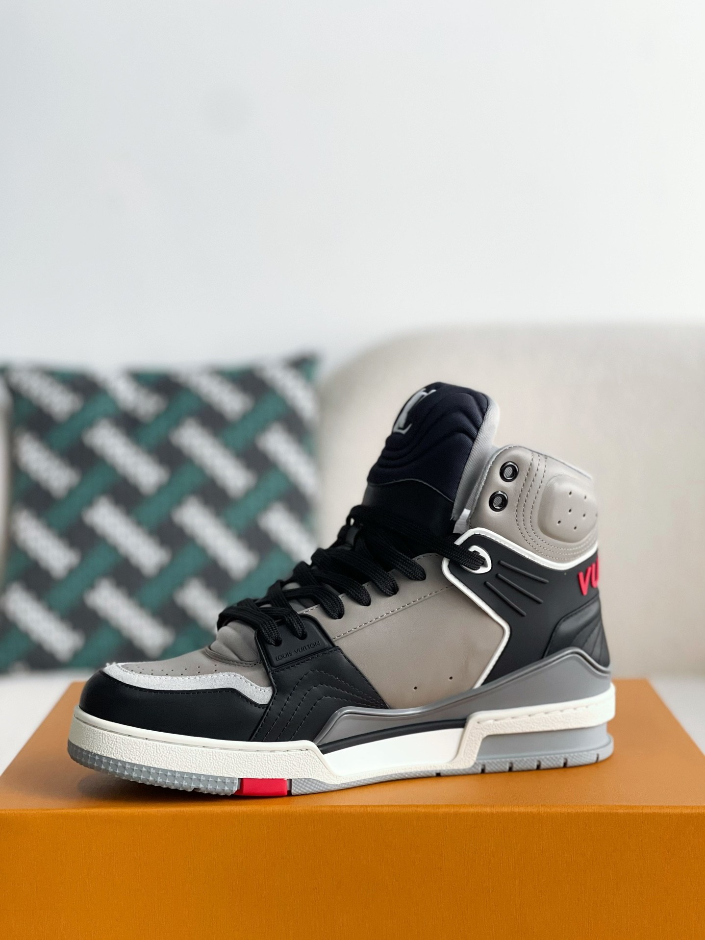 LOUIS VUITTON TRAINER SNEAKERS