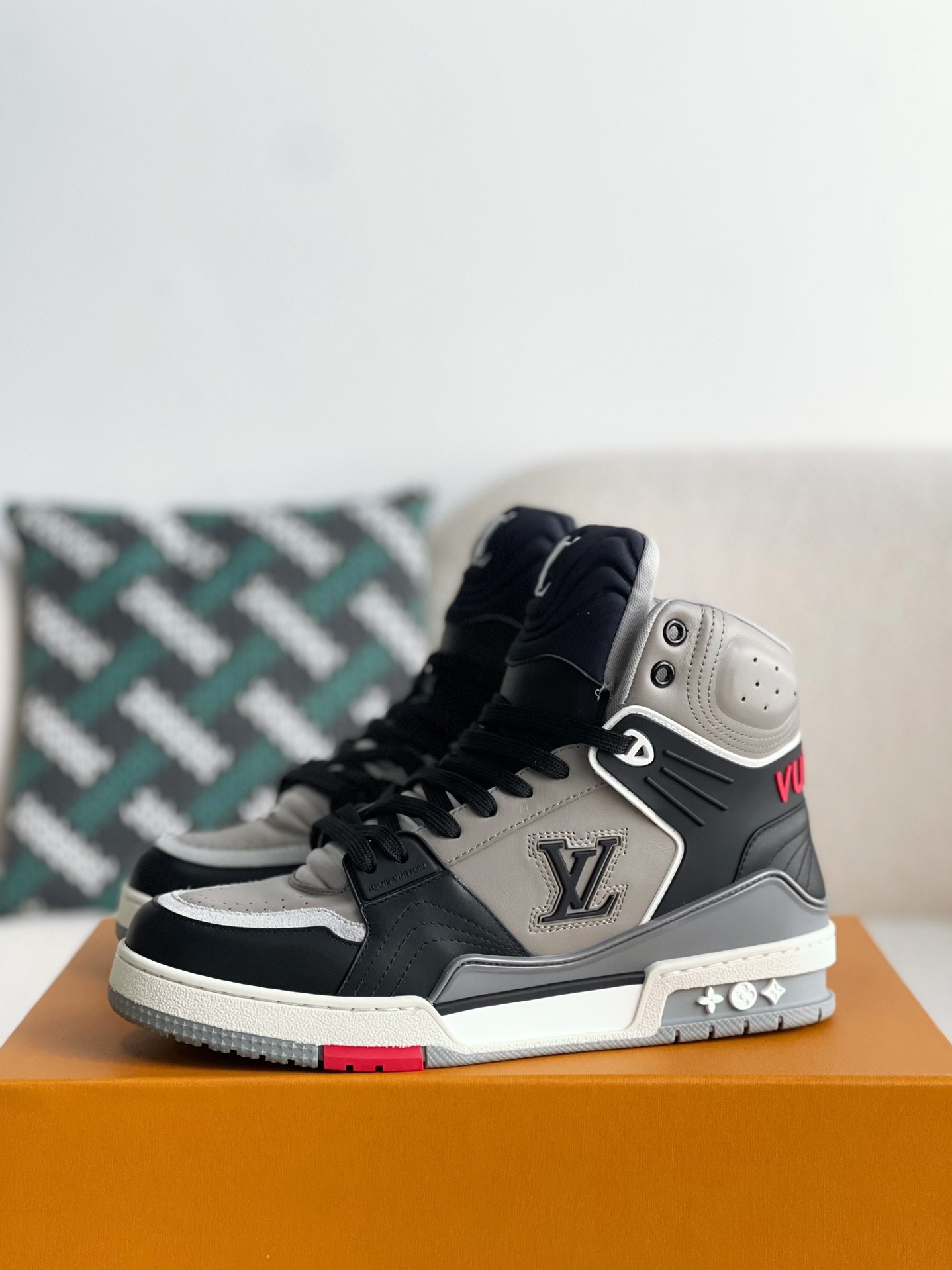 LOUIS VUITTON TRAINER SNEAKERS