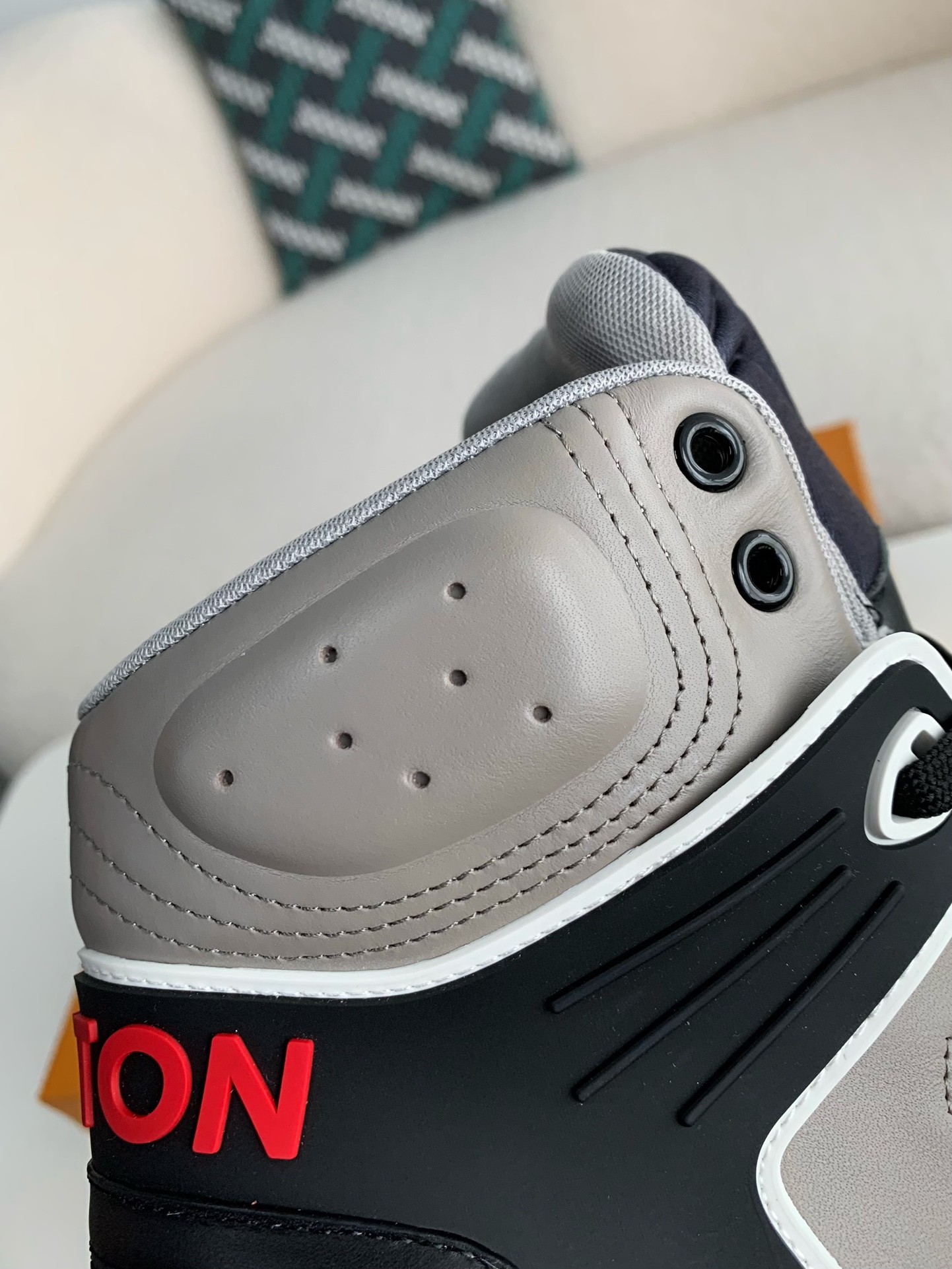 LOUIS VUITTON TRAINER SNEAKERS