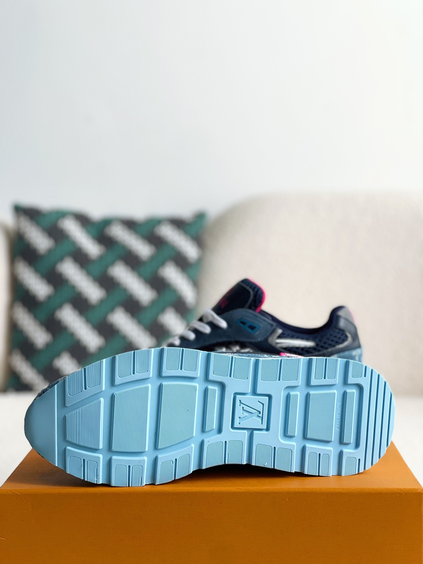 LOUIS VUITTON Low-top running shoes